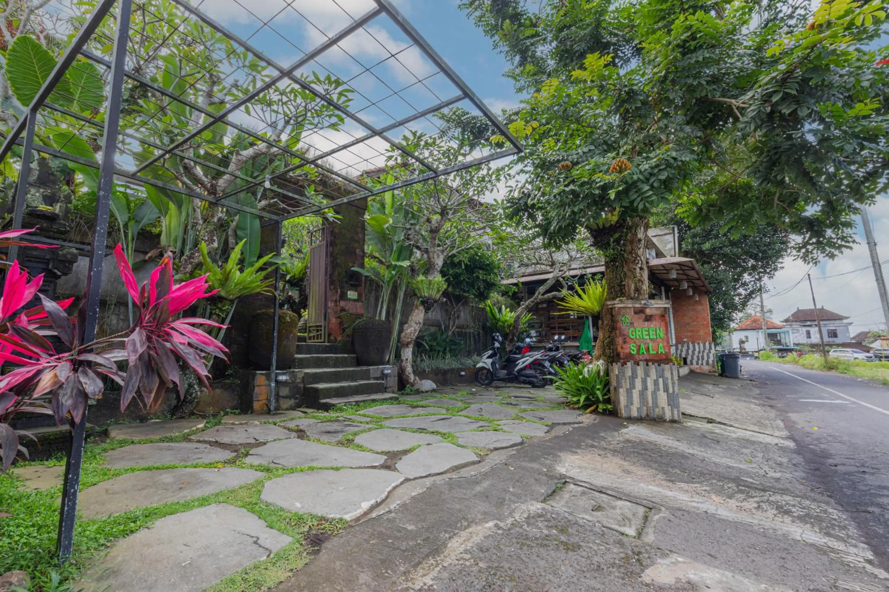 Parking in Green Sala Villa