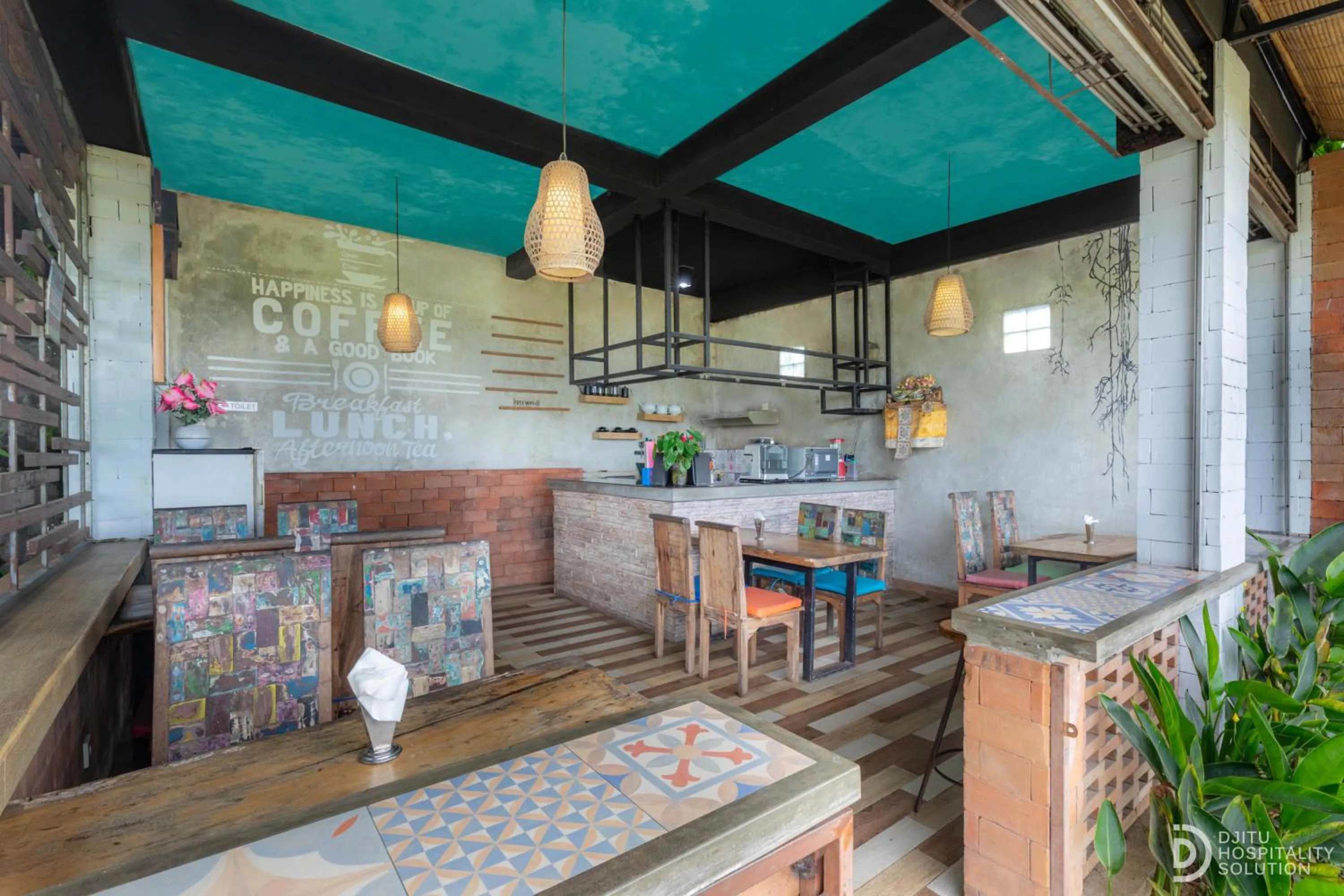 Restaurant/places to eat in Green Sala Villa