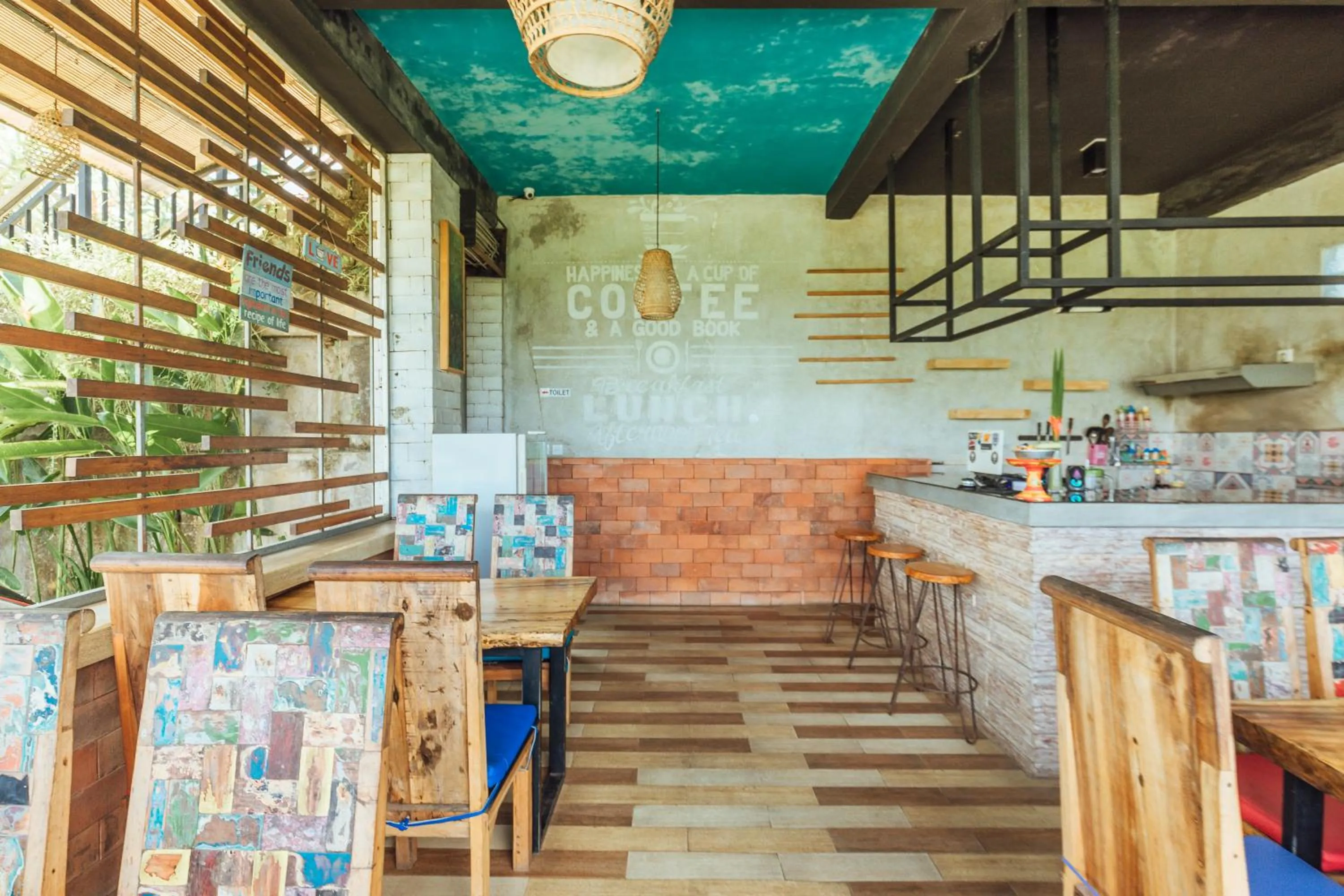 Restaurant/places to eat in Green Sala Villa