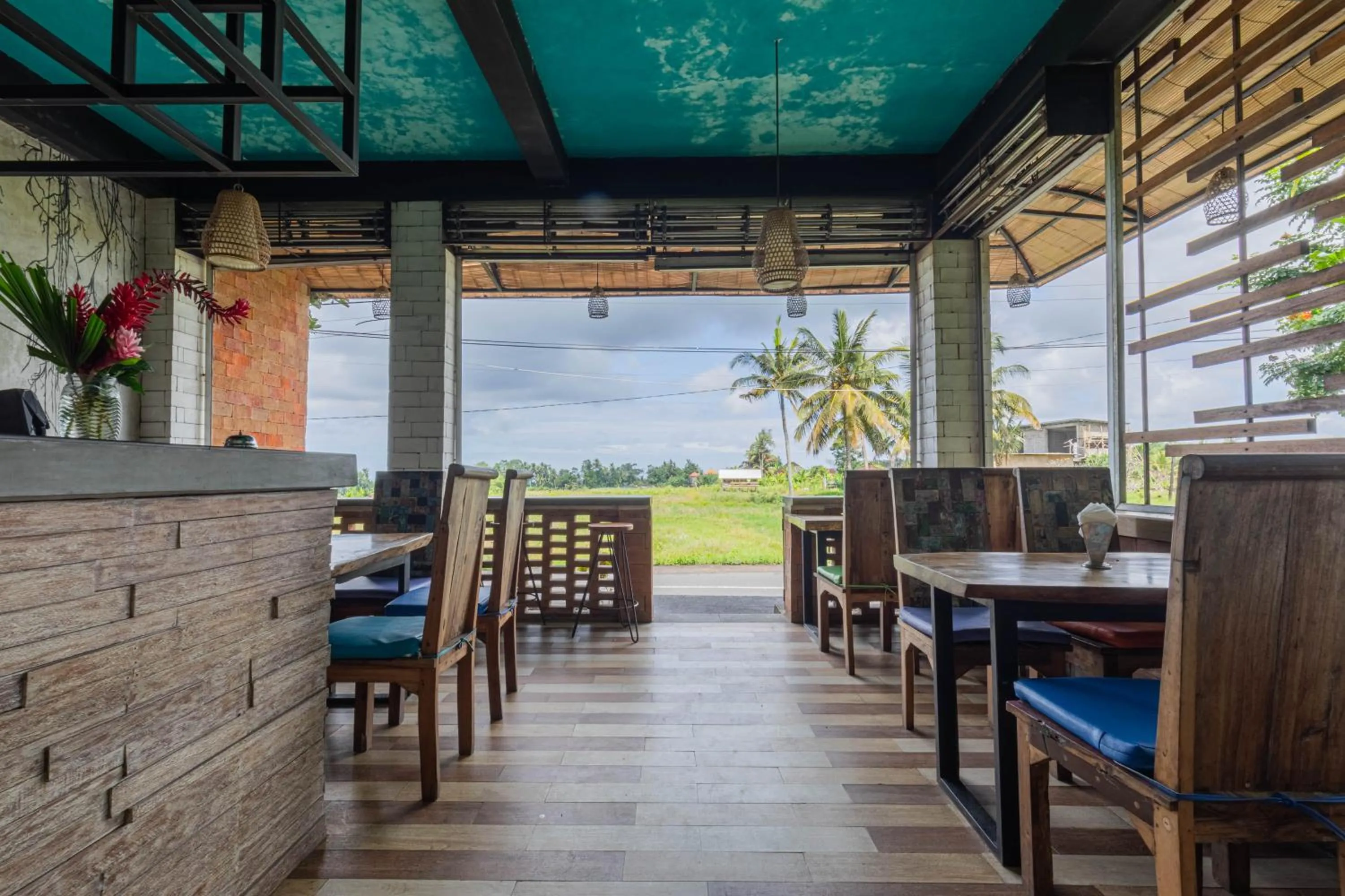 Restaurant/places to eat in Green Sala Villa