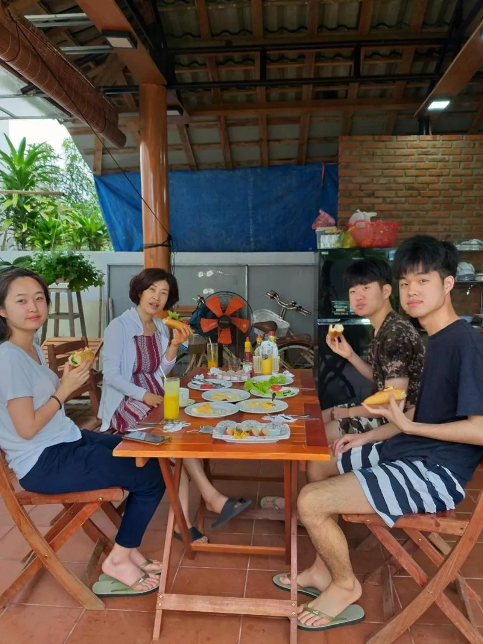 Restaurant/places to eat in An Bang Golden Beach Villa