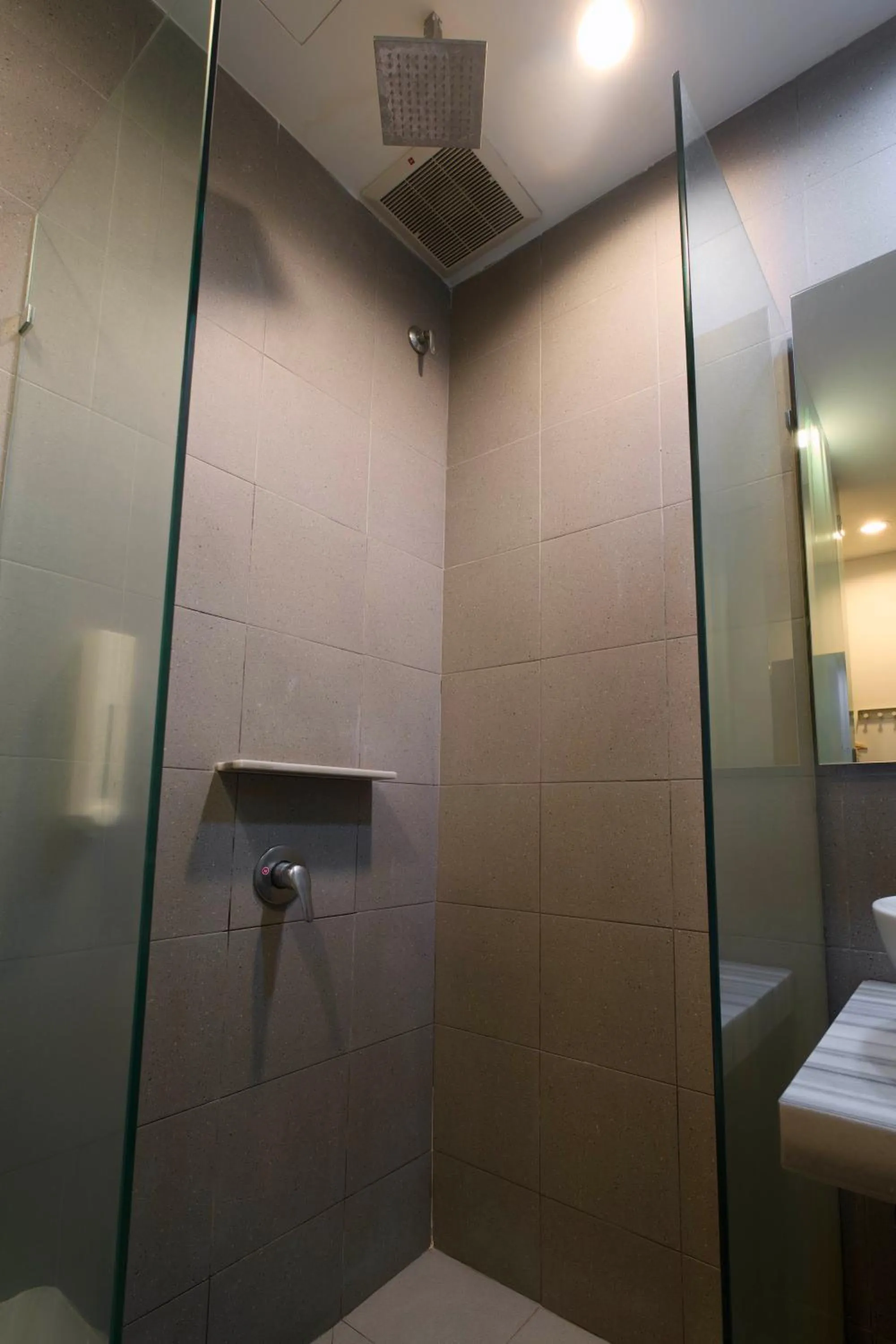 Shower in T Hotel Changlun