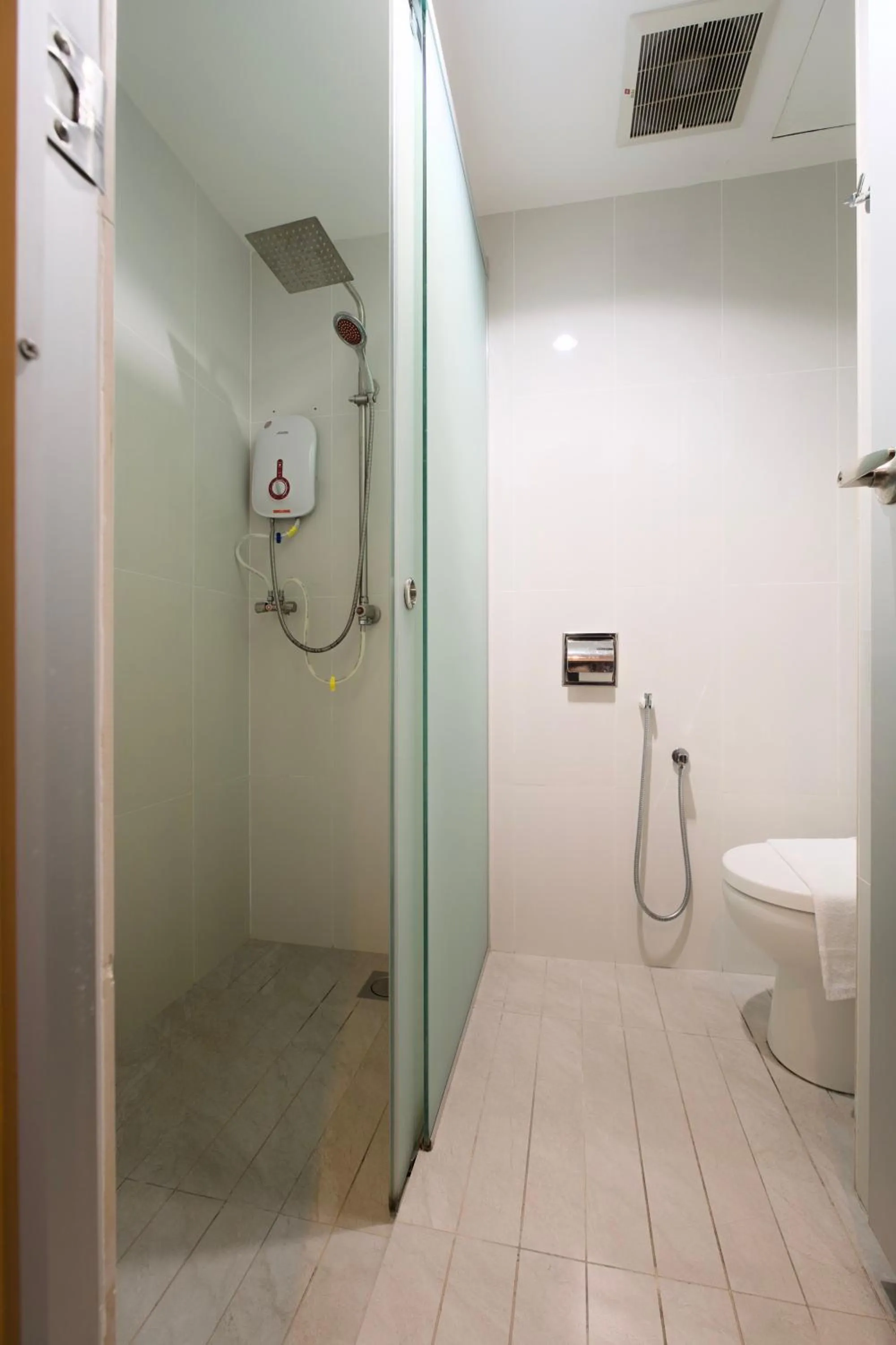 Shower in T Hotel Tandop