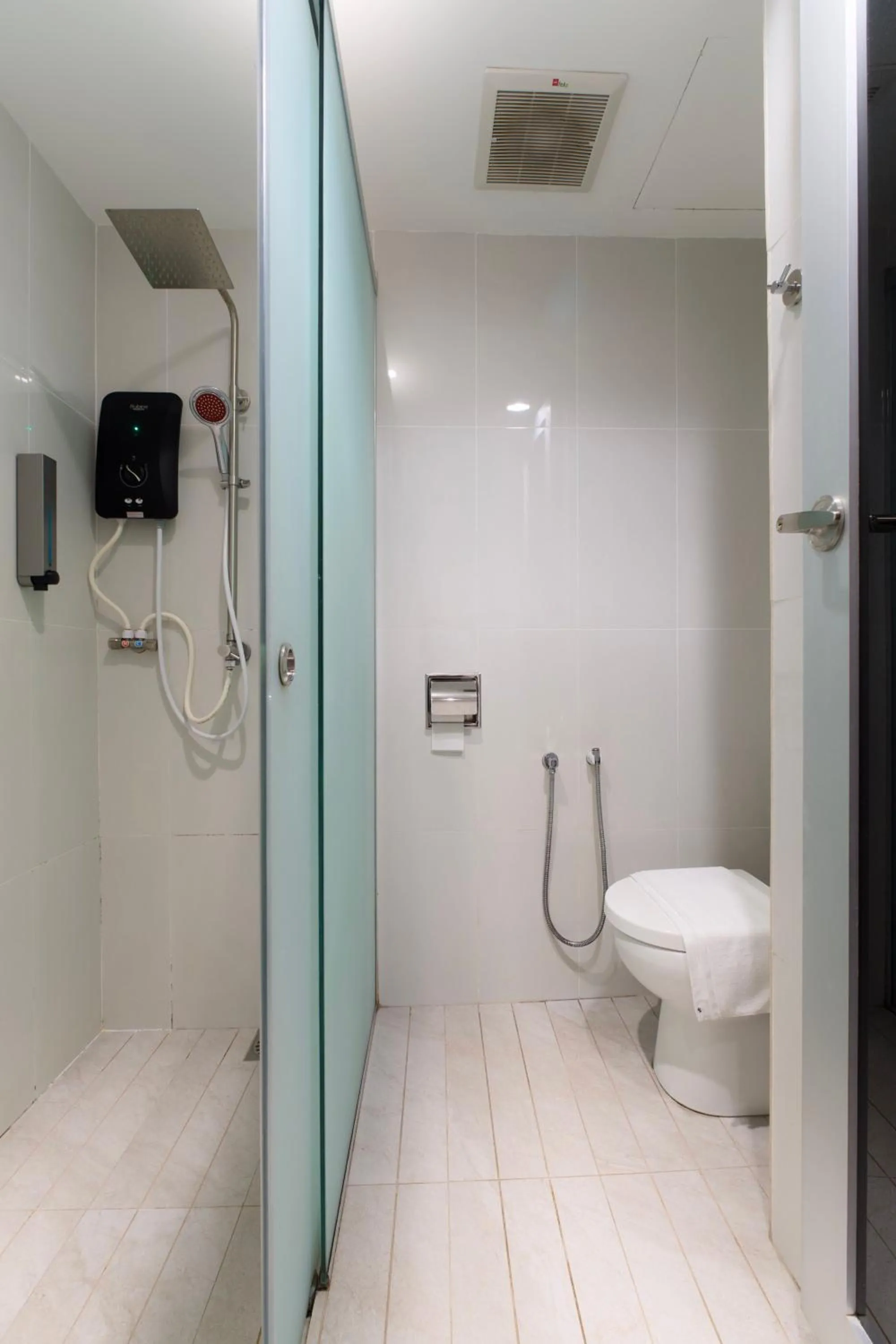 Shower in T Hotel Tandop