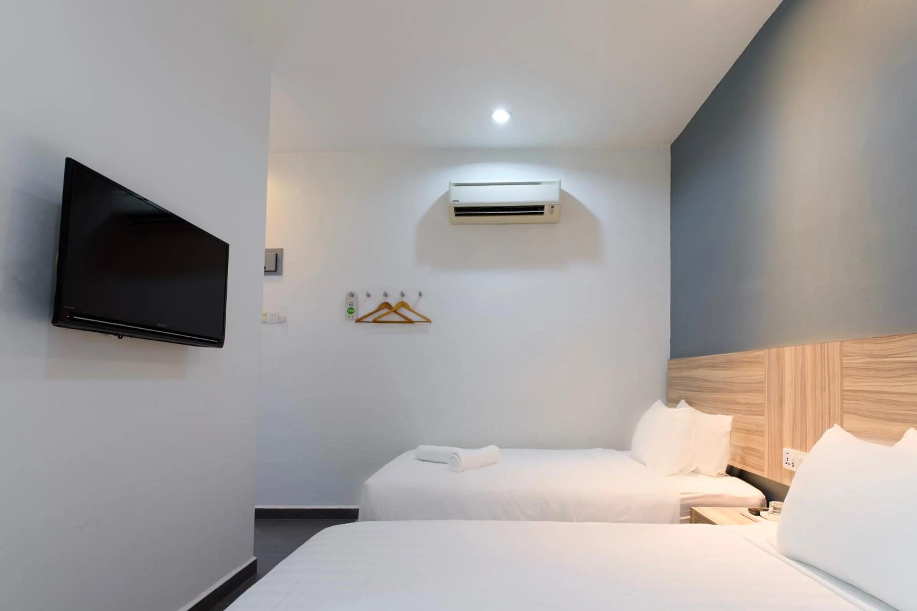 TV and multimedia, Bed in T Hotel Tandop