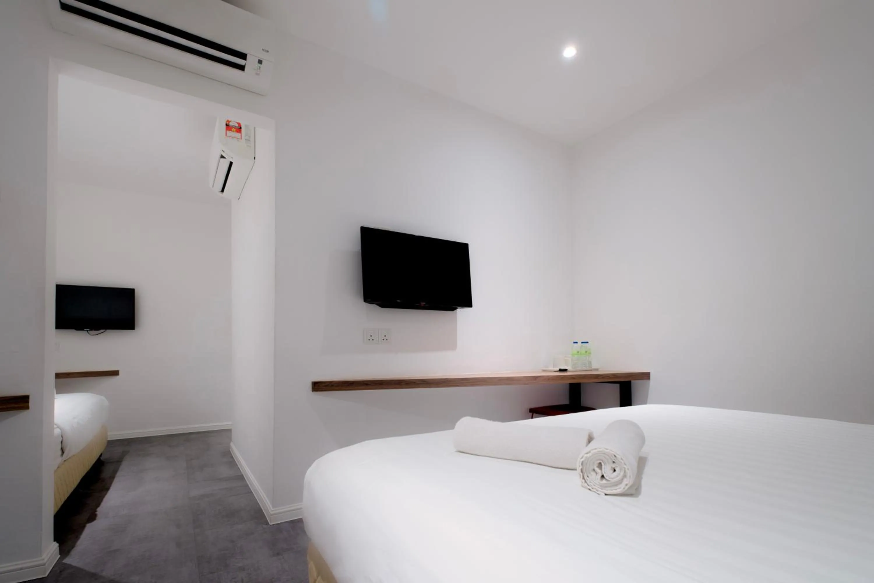 TV and multimedia, Bed in T Hotel Tandop