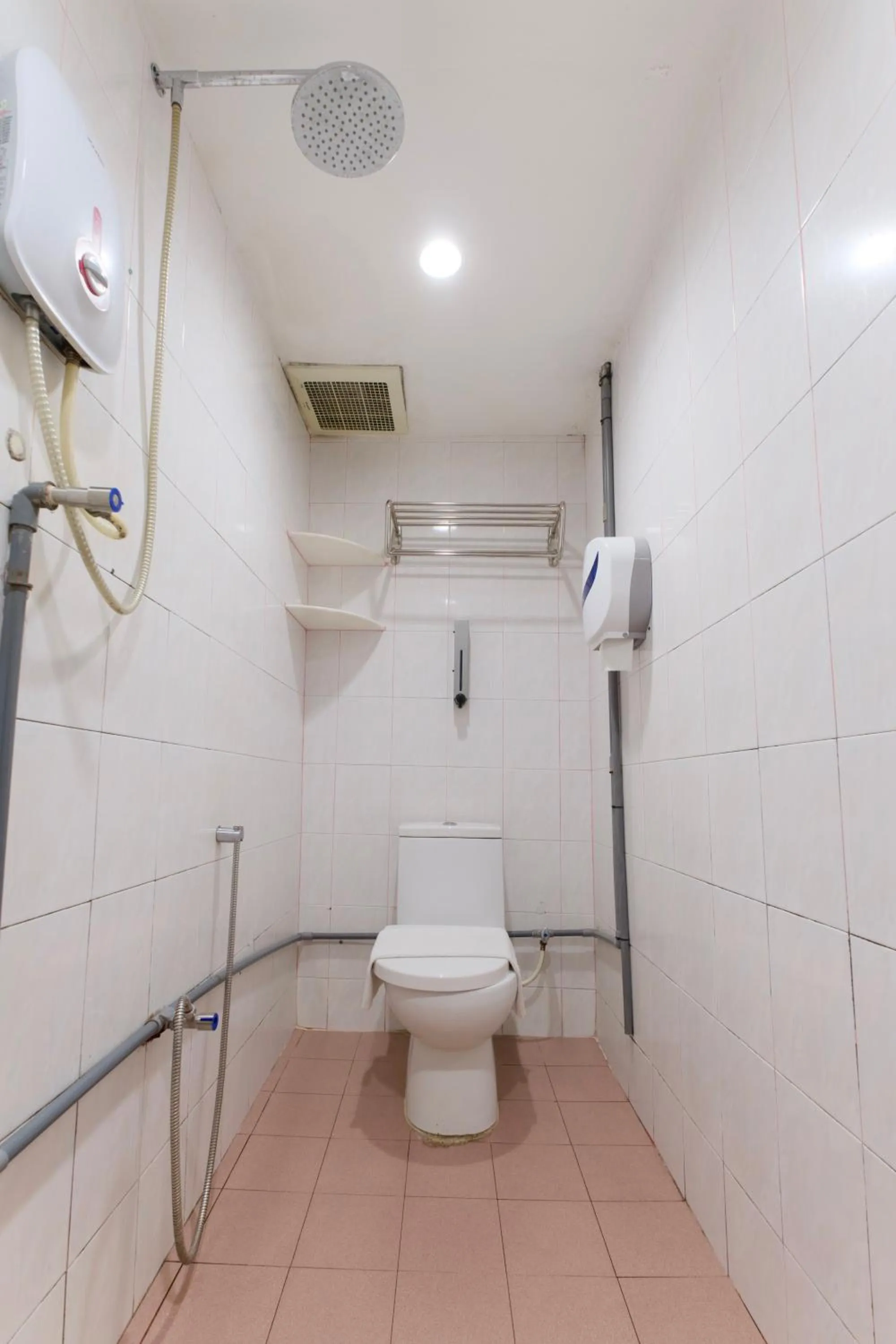 Shower in T Hotel Tandop