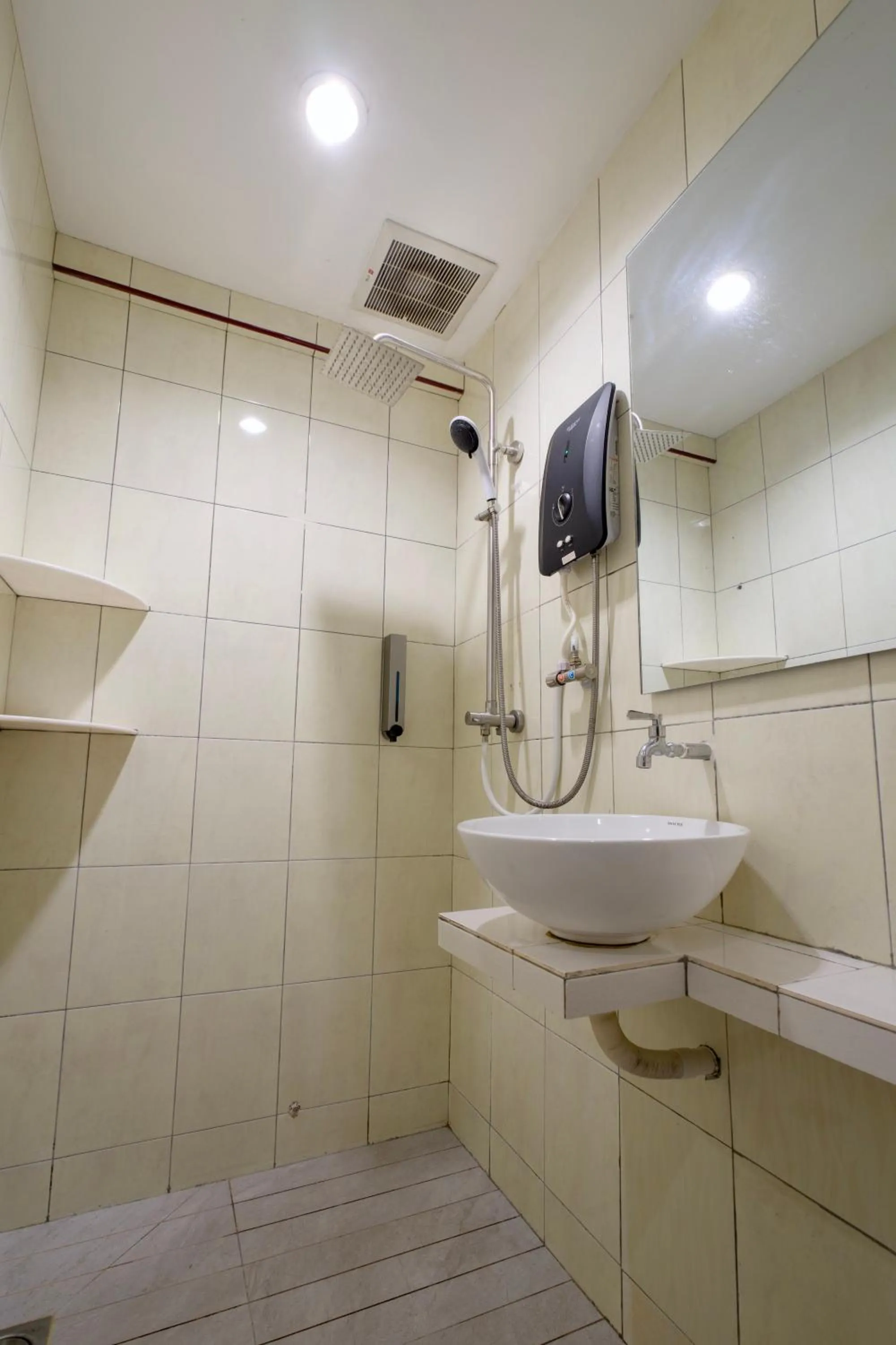 Shower in T Hotel Tandop