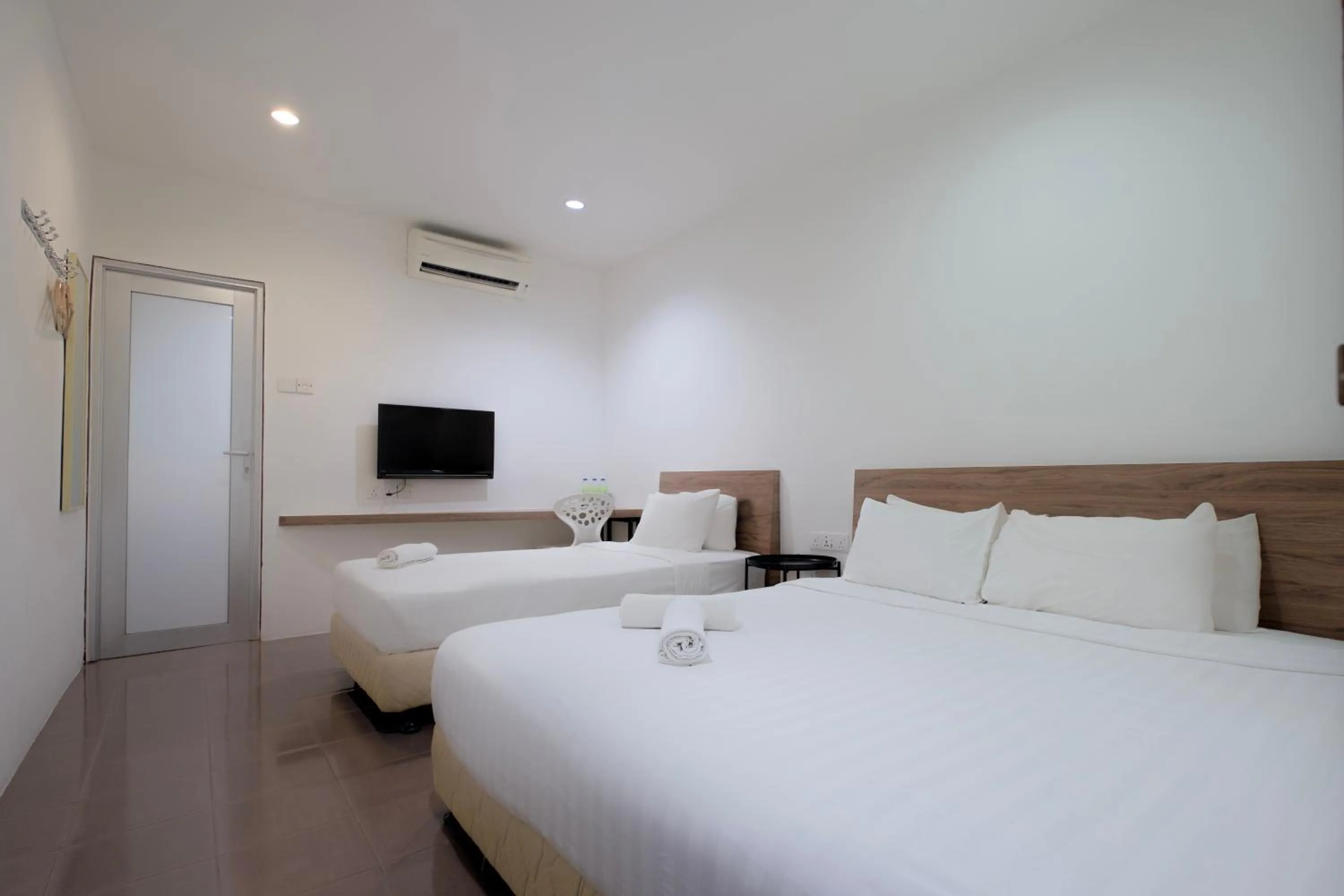 TV and multimedia, Bed in T Hotel Tandop