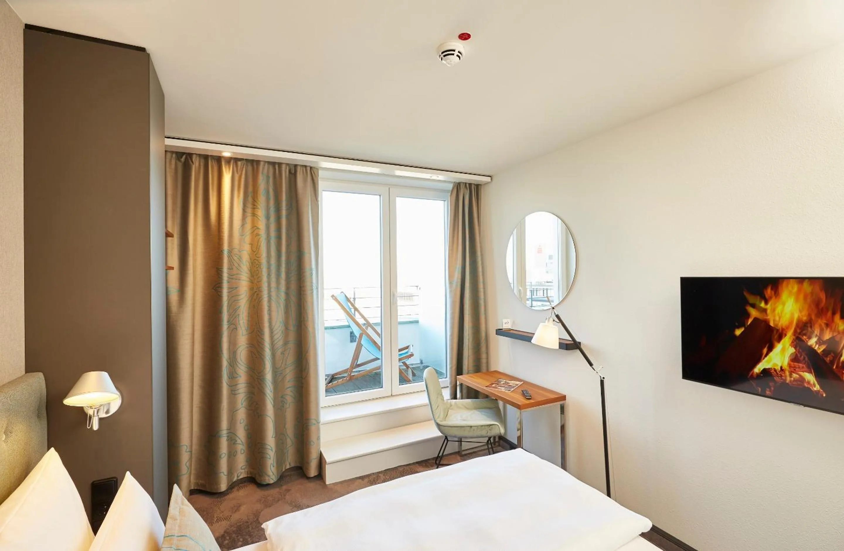 Photo of the whole room, Bed in Motel One Essen