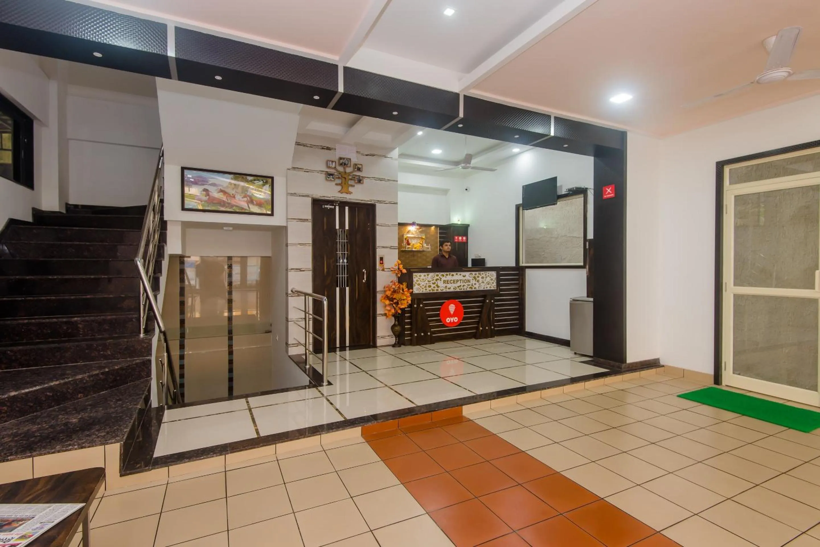 Lobby or reception in OYO 13511 Hotel Gems