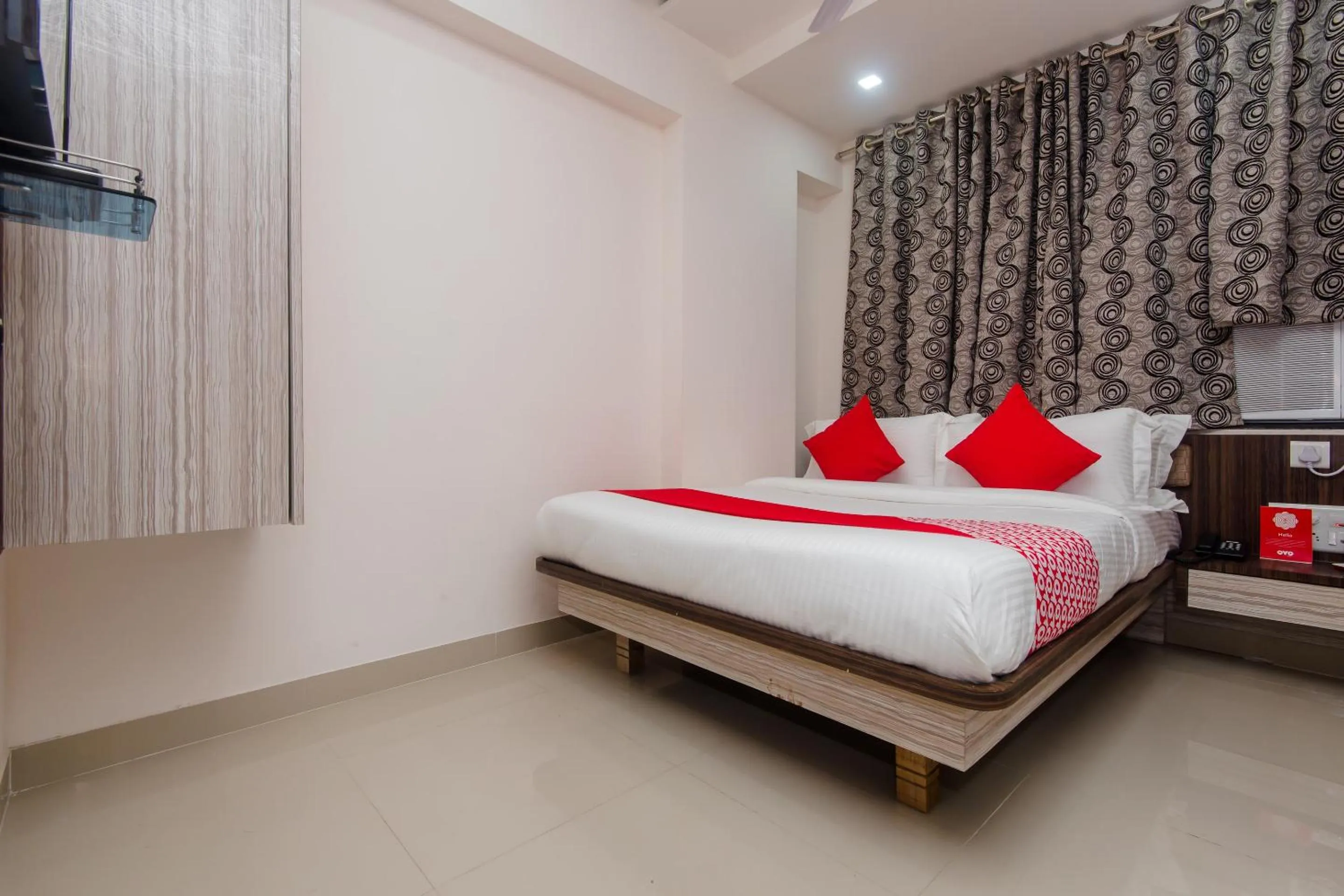 Bedroom, Bed in OYO 13511 Hotel Gems
