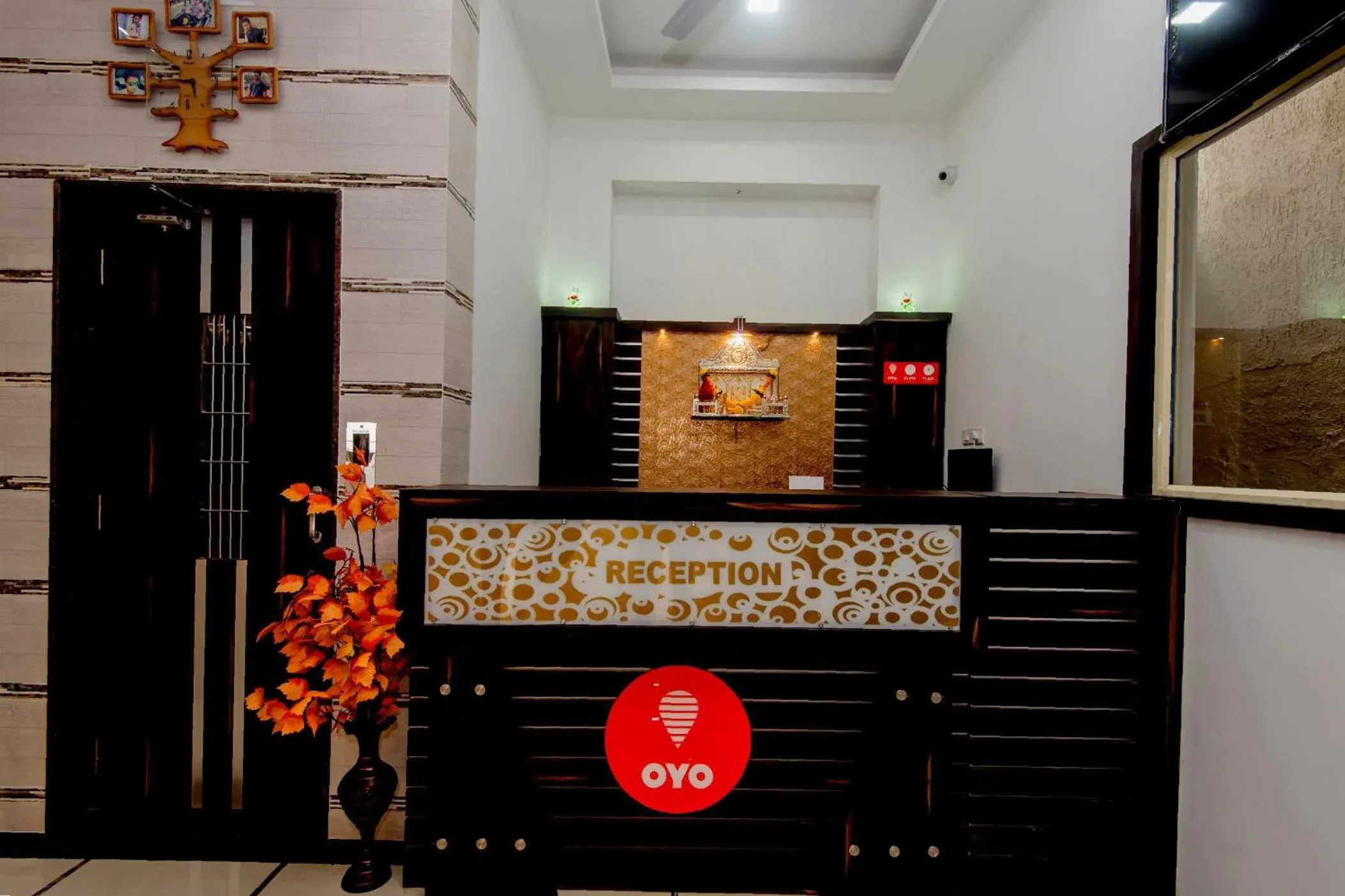 Lobby or reception in OYO 13511 Hotel Gems