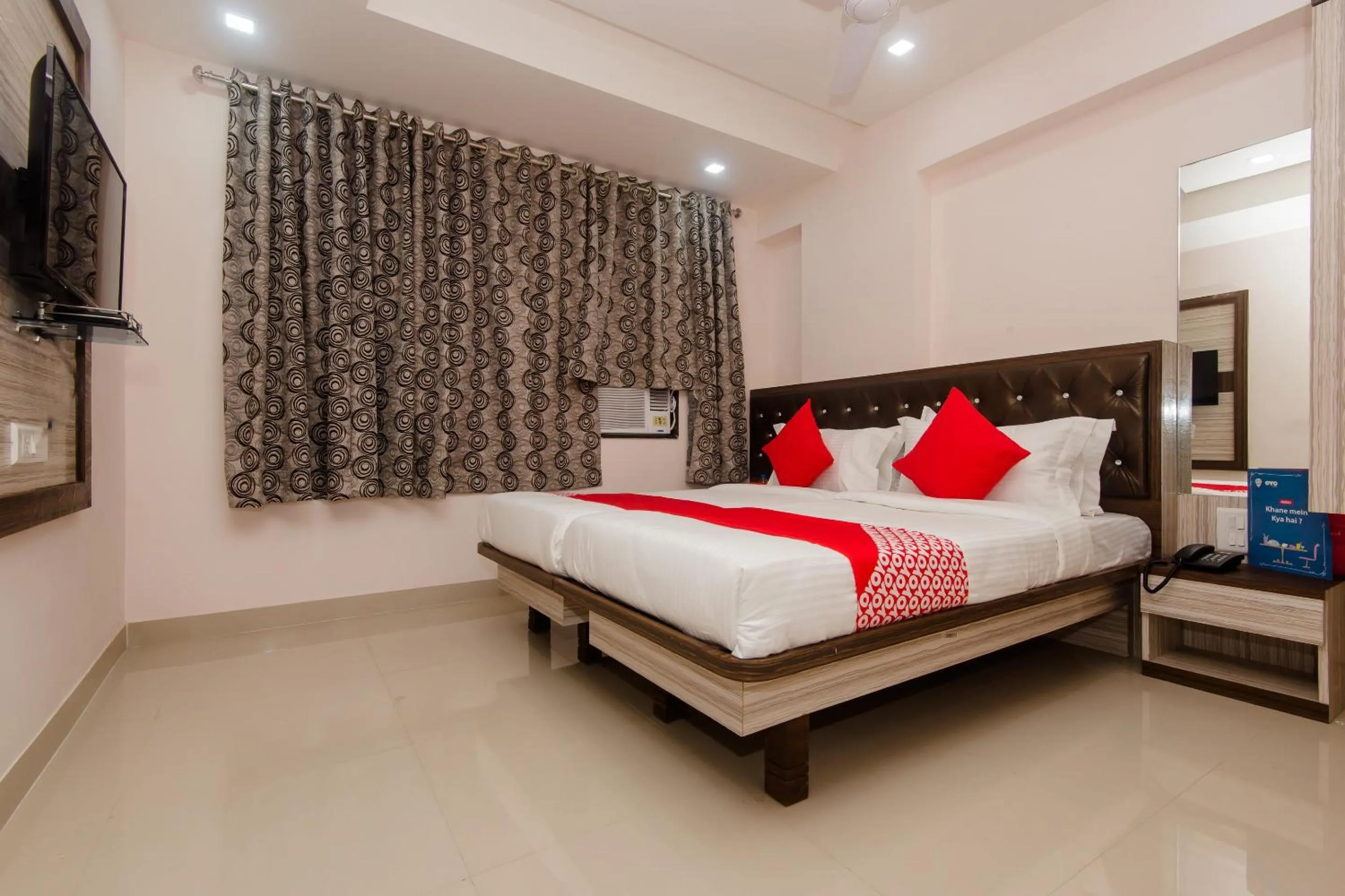 Bedroom, Bed in OYO 13511 Hotel Gems