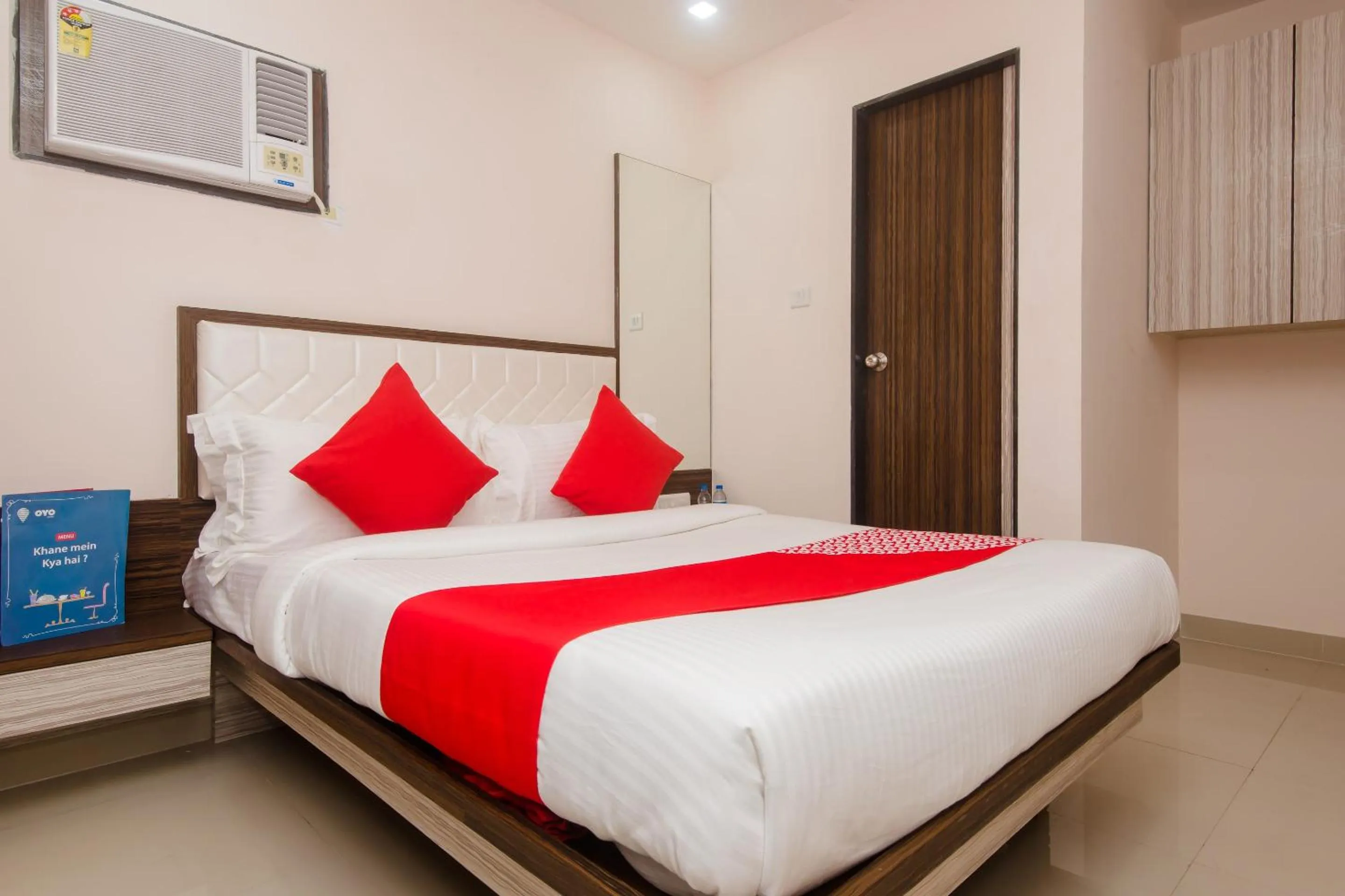 Bedroom, Bed in OYO 13511 Hotel Gems