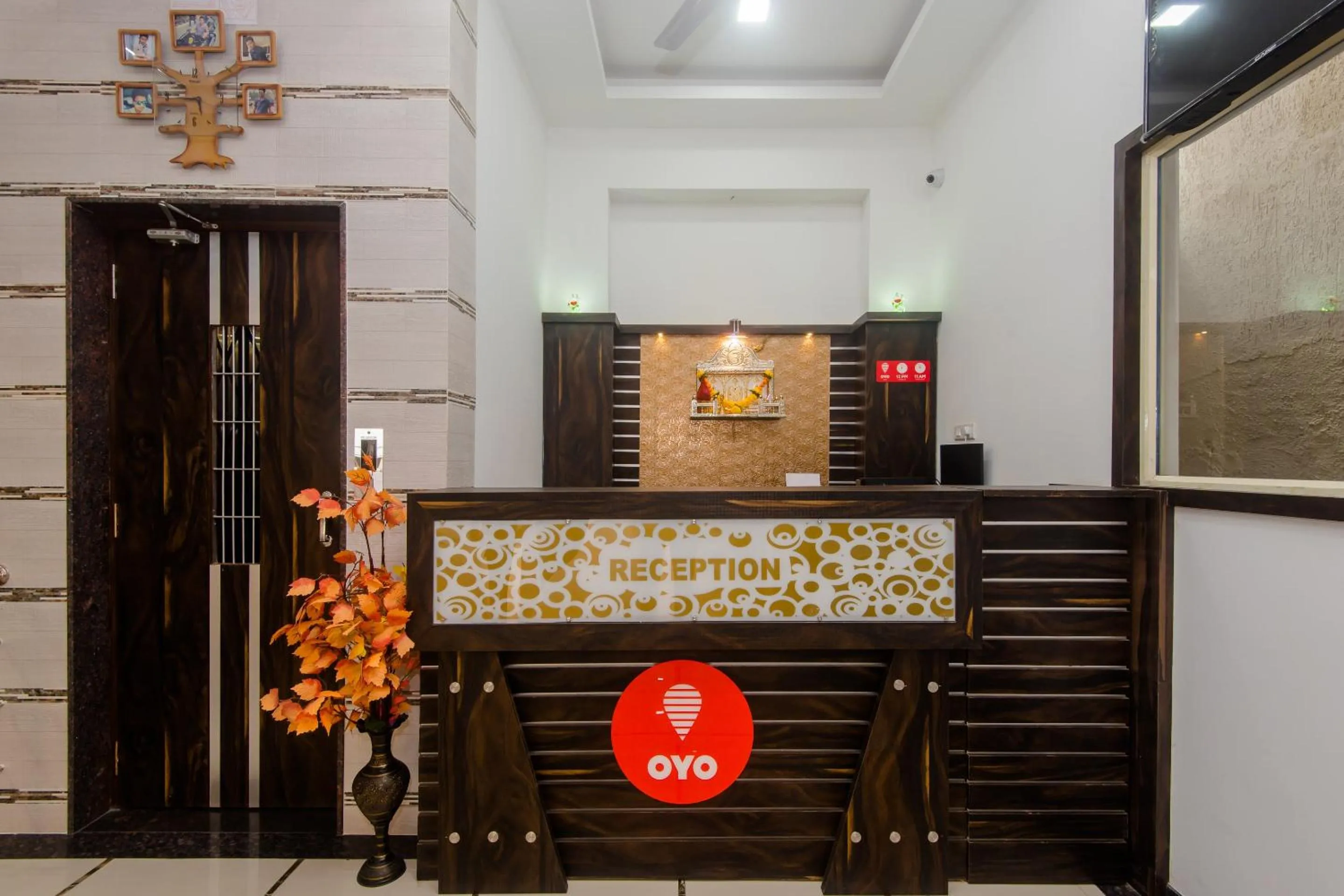 Lobby or reception in OYO 13511 Hotel Gems
