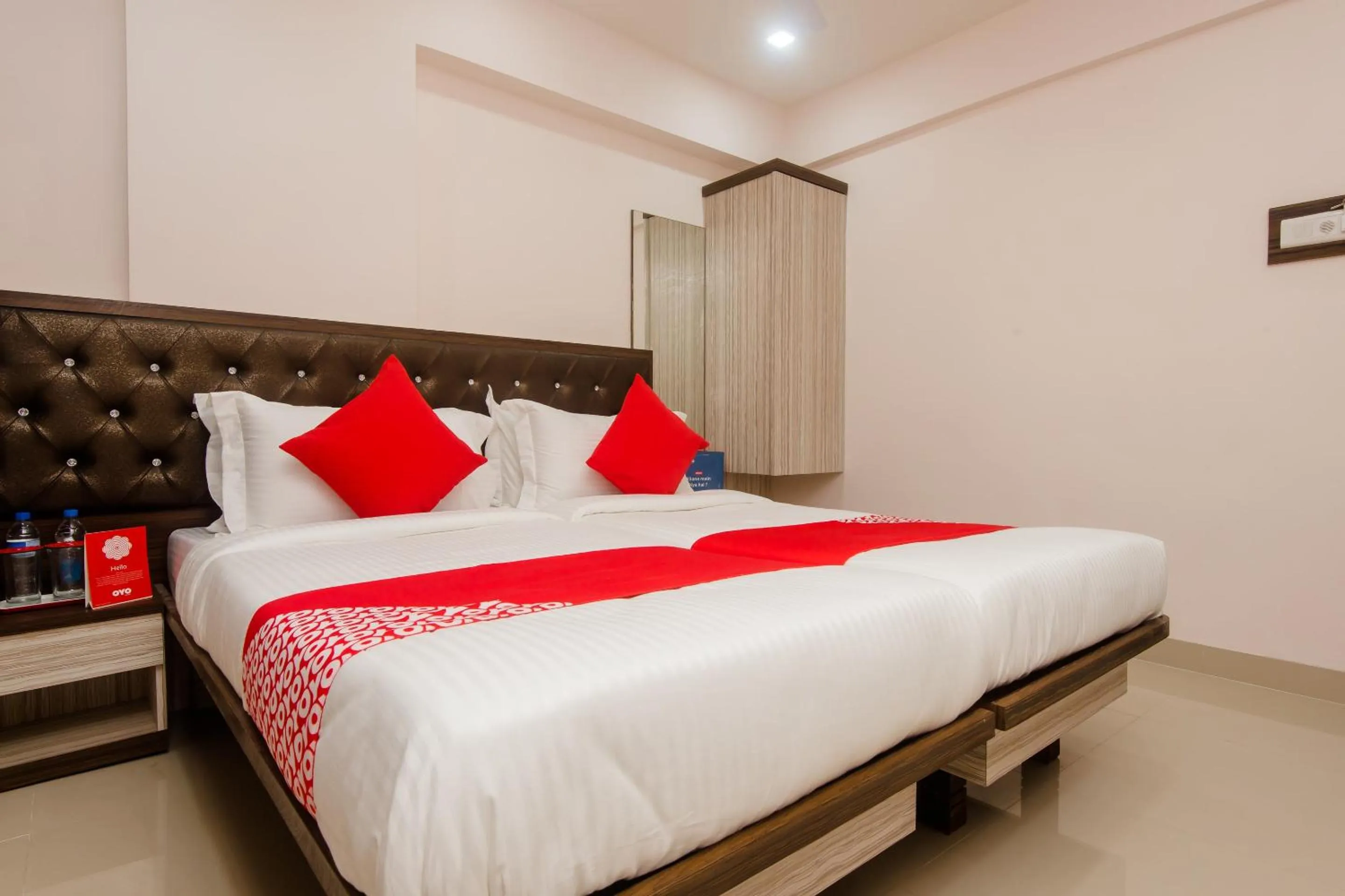 Bedroom, Bed in OYO 13511 Hotel Gems
