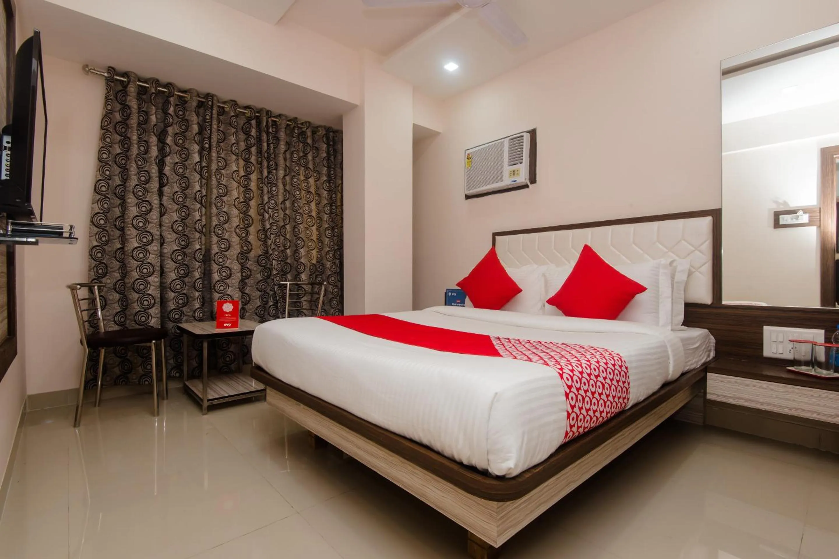 Bedroom, Bed in OYO 13511 Hotel Gems