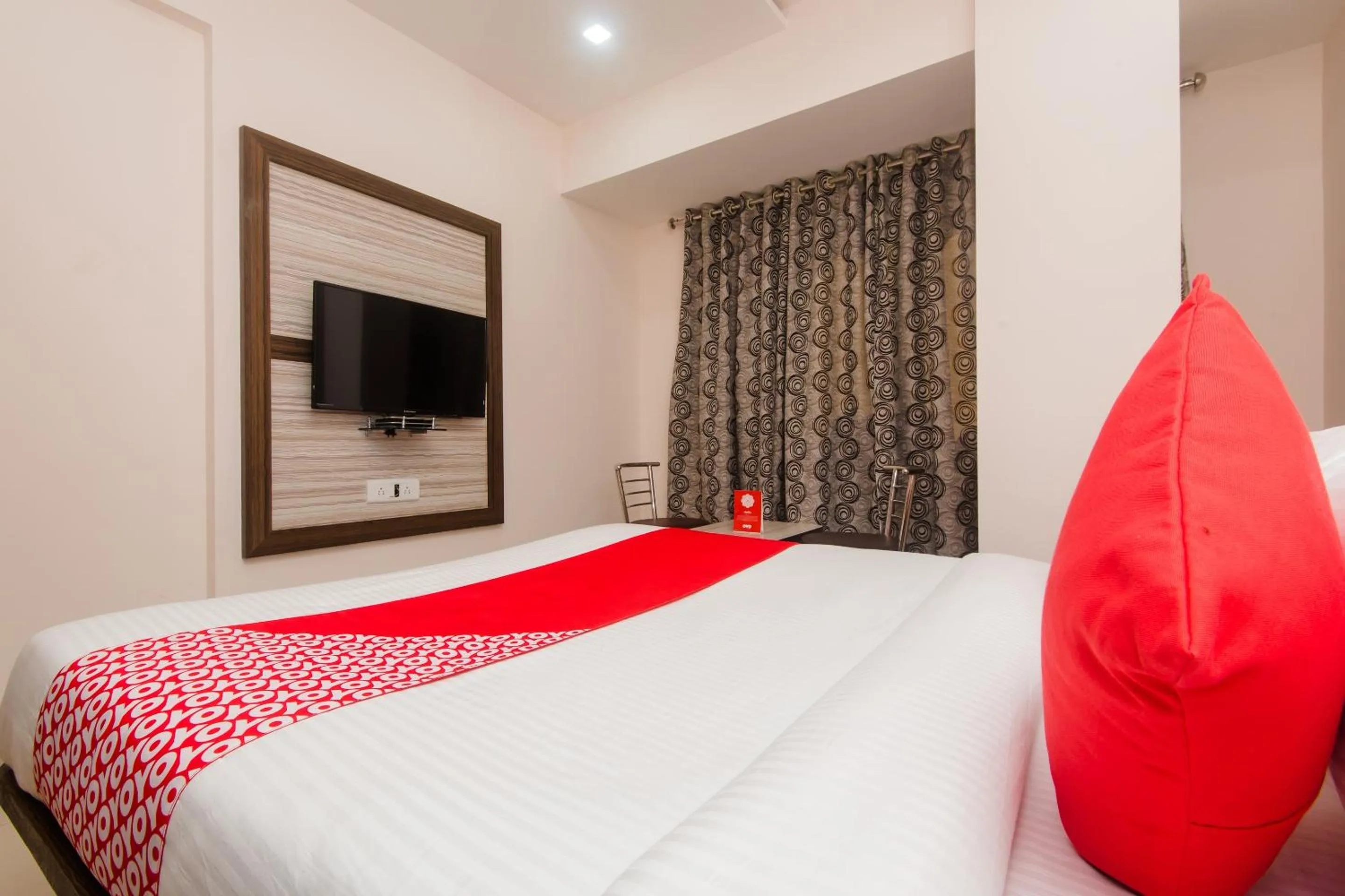 Bedroom, Bed in OYO 13511 Hotel Gems