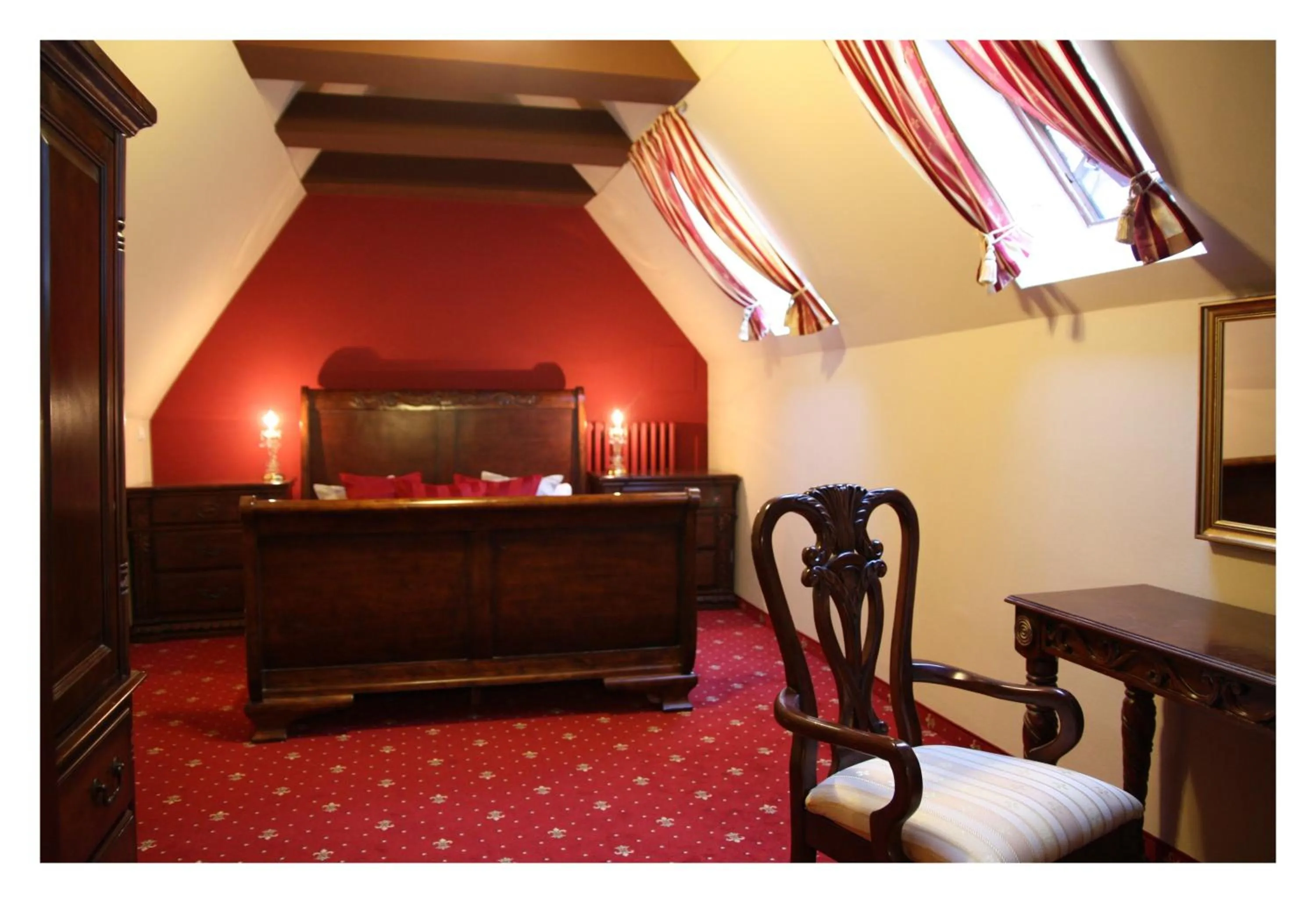 Photo of the whole room in Prague Golden Age