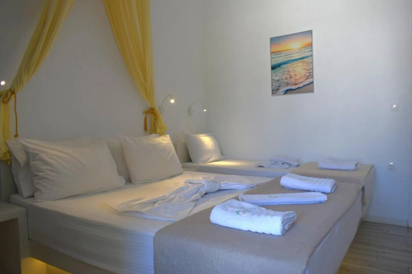 Bed in Virginia Rooms