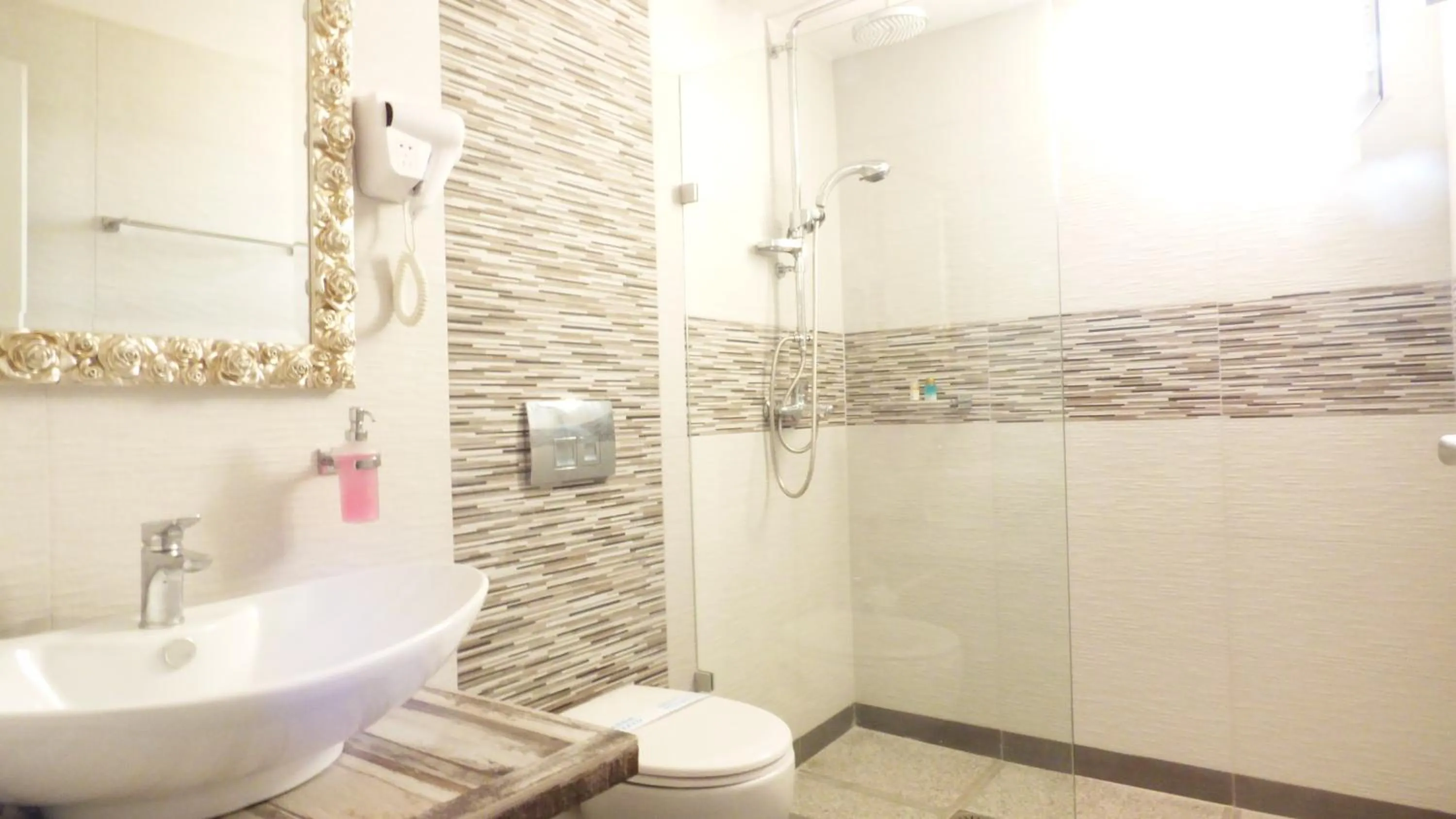 Bathroom in Virginia Rooms