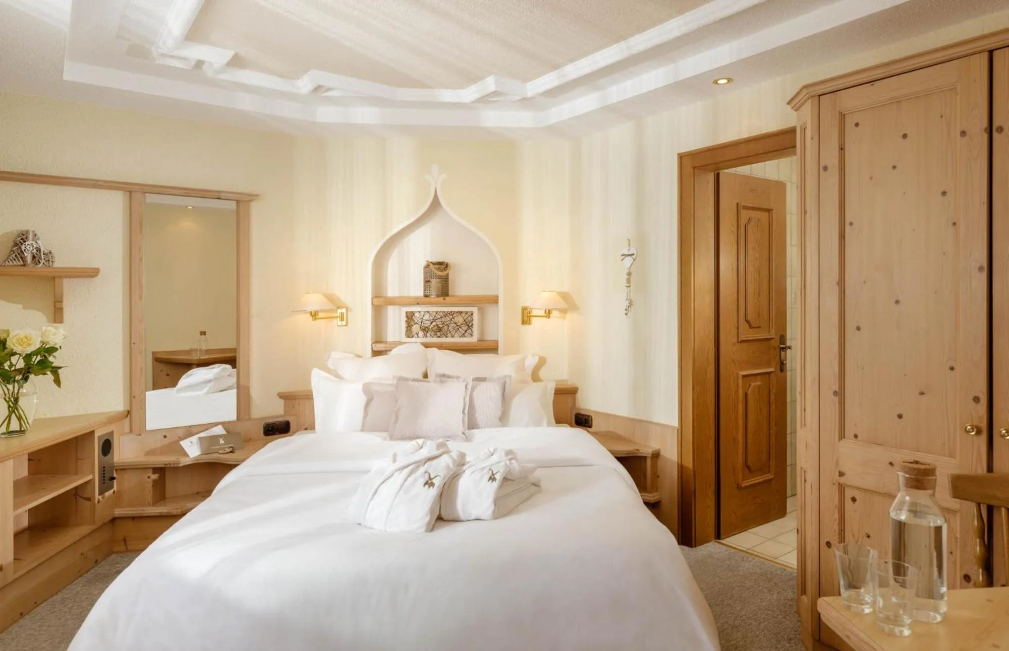 Photo of the whole room, Bed in Hotel Macun, Vent im Ötztal