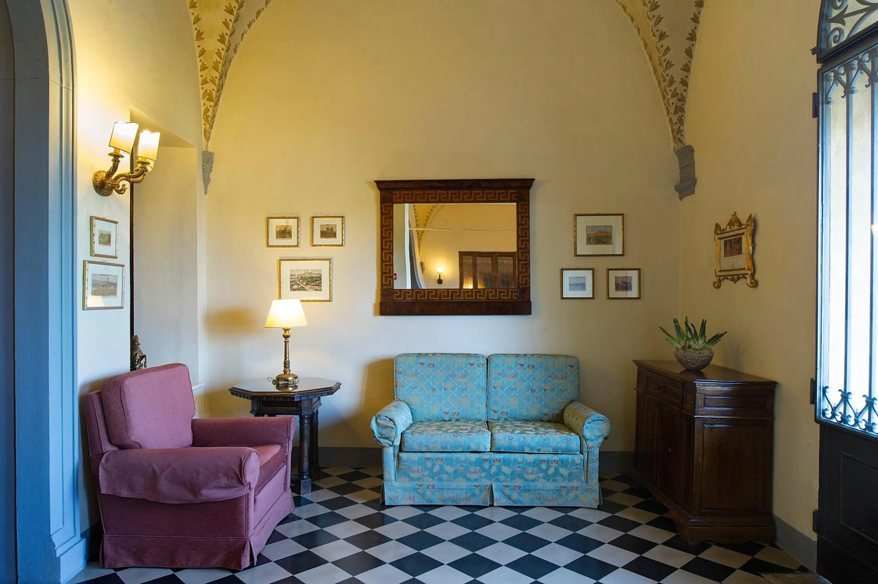 Communal lounge/ TV room in Palazzo Ravizza