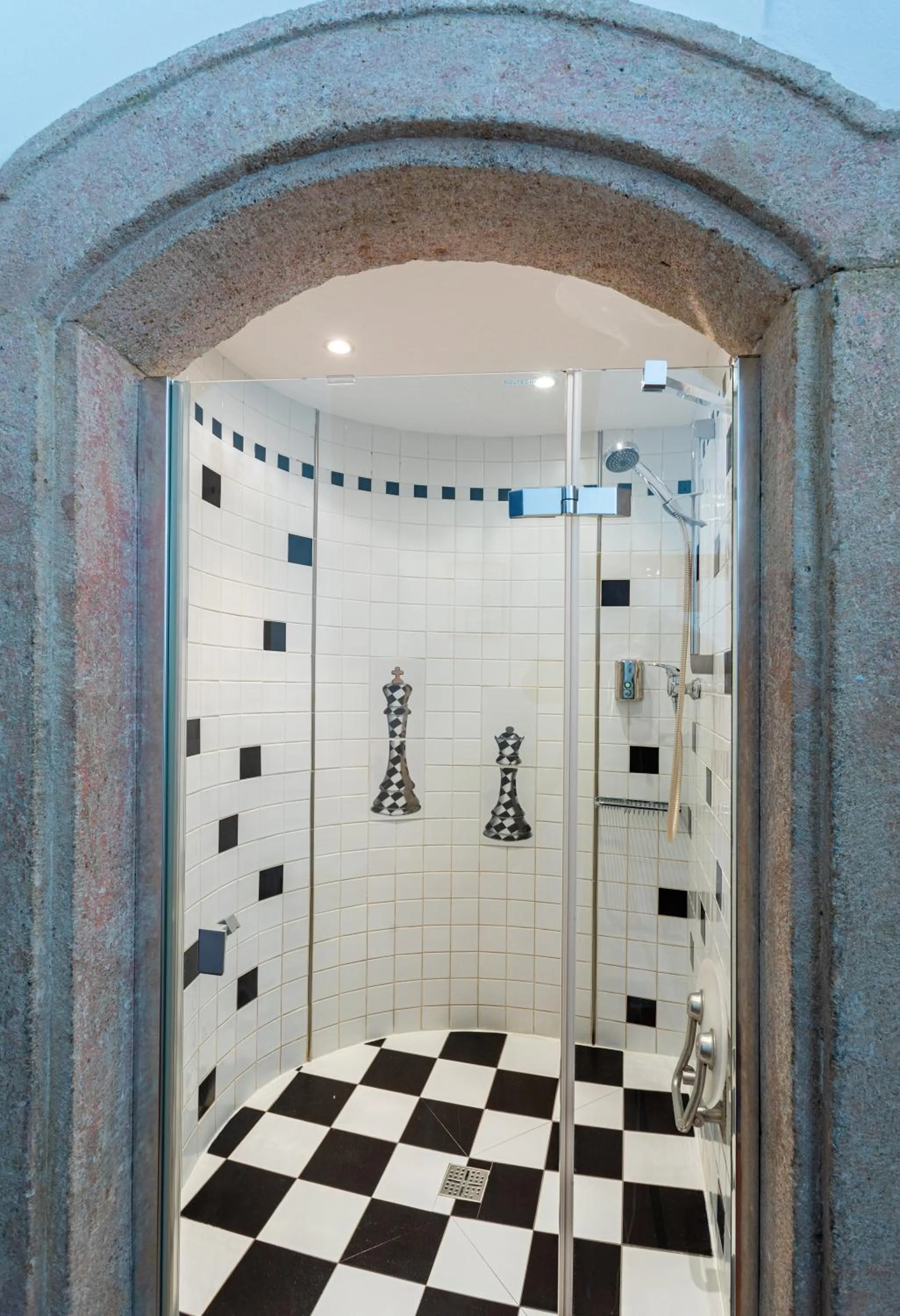 Shower in Loreta Hotel