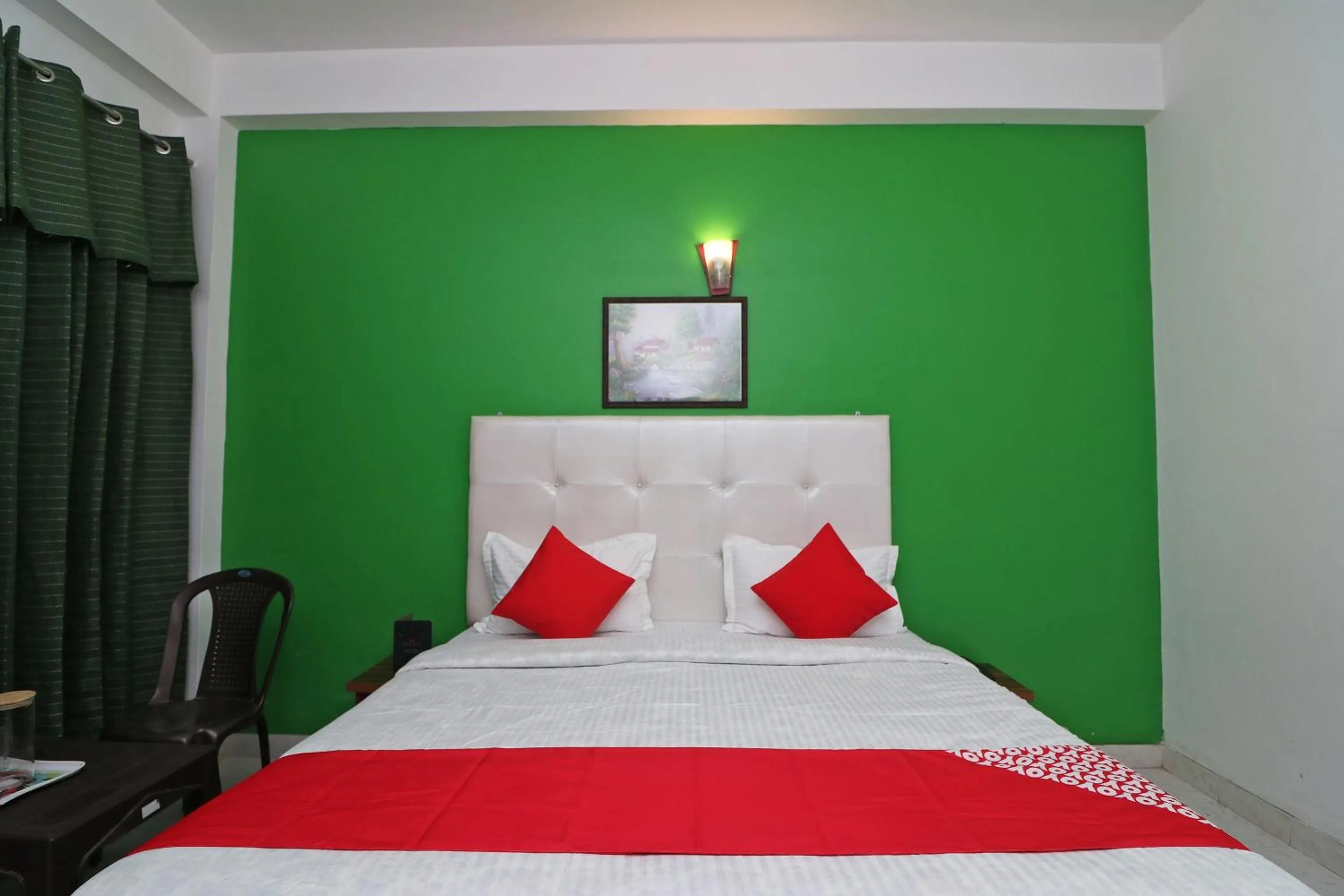 Bedroom in OYO Ooak Hotel