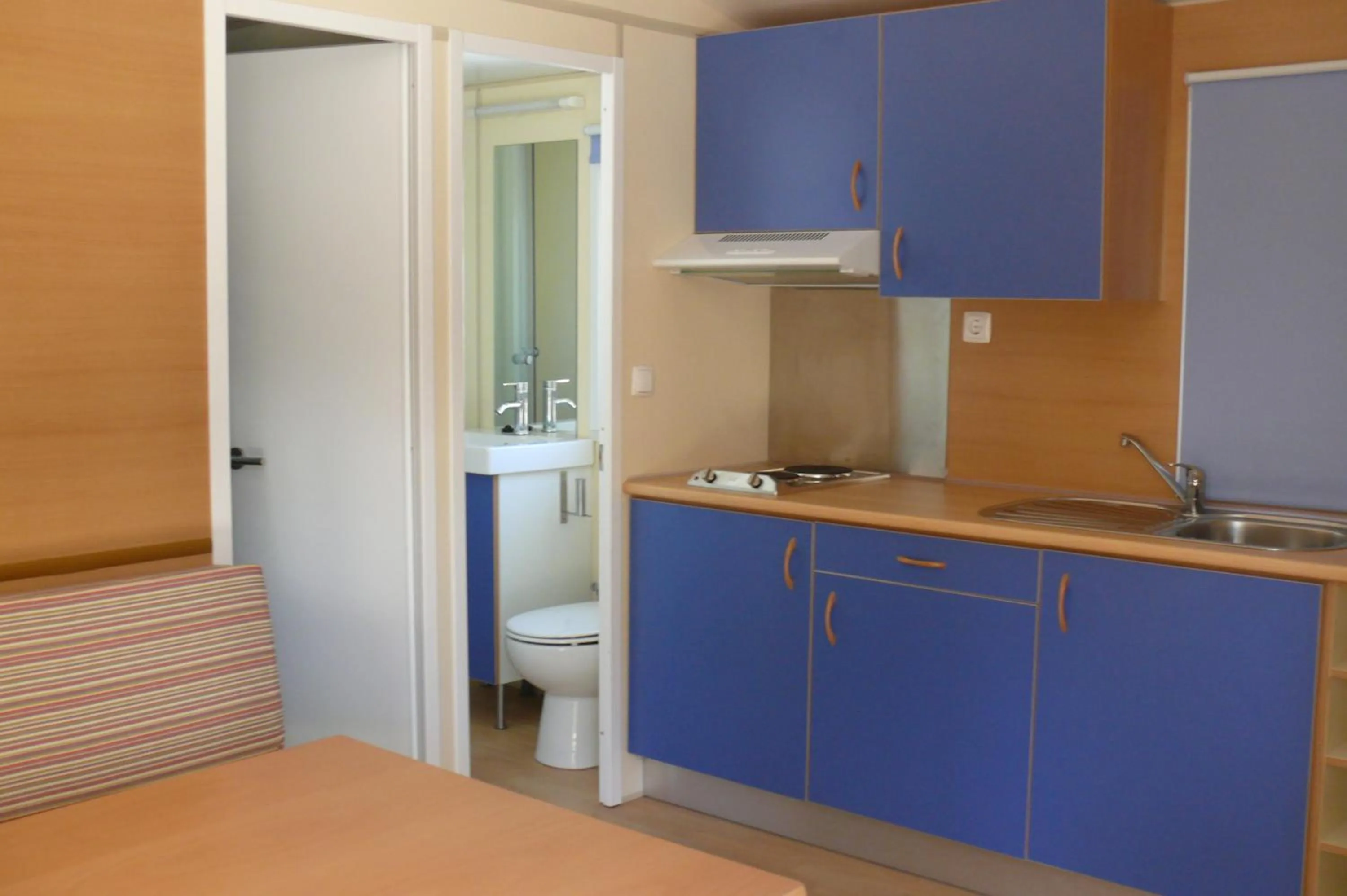 Kitchen or kitchenette in Parque de Campismo Orbitur Vagueira