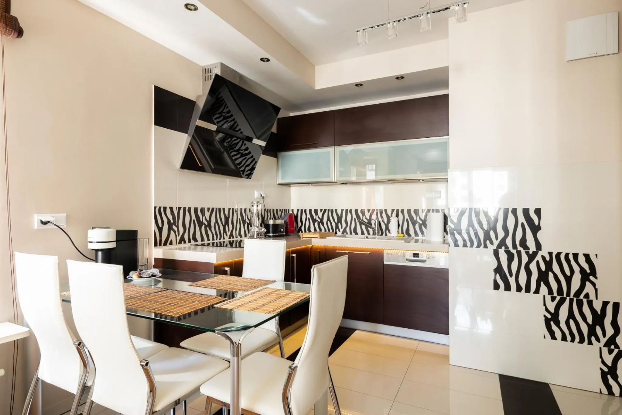 Dining area in P&O Giełdowa Serviced Apartments