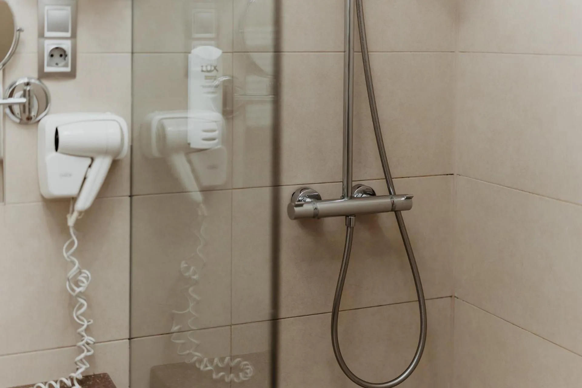 Shower in Duna Wellness Hotel