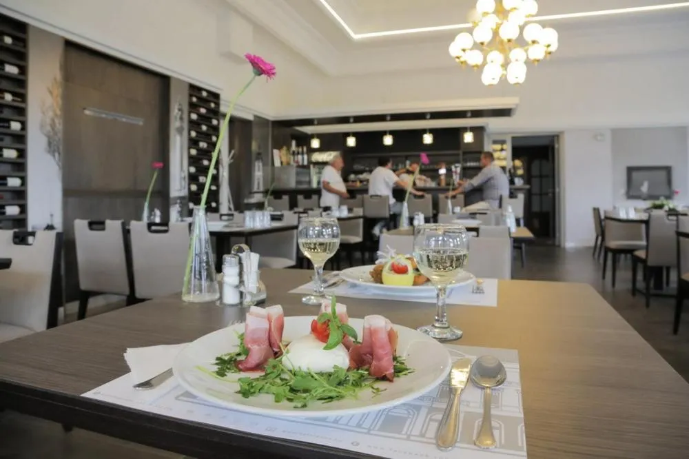 Restaurant/places to eat in Duna Wellness Hotel