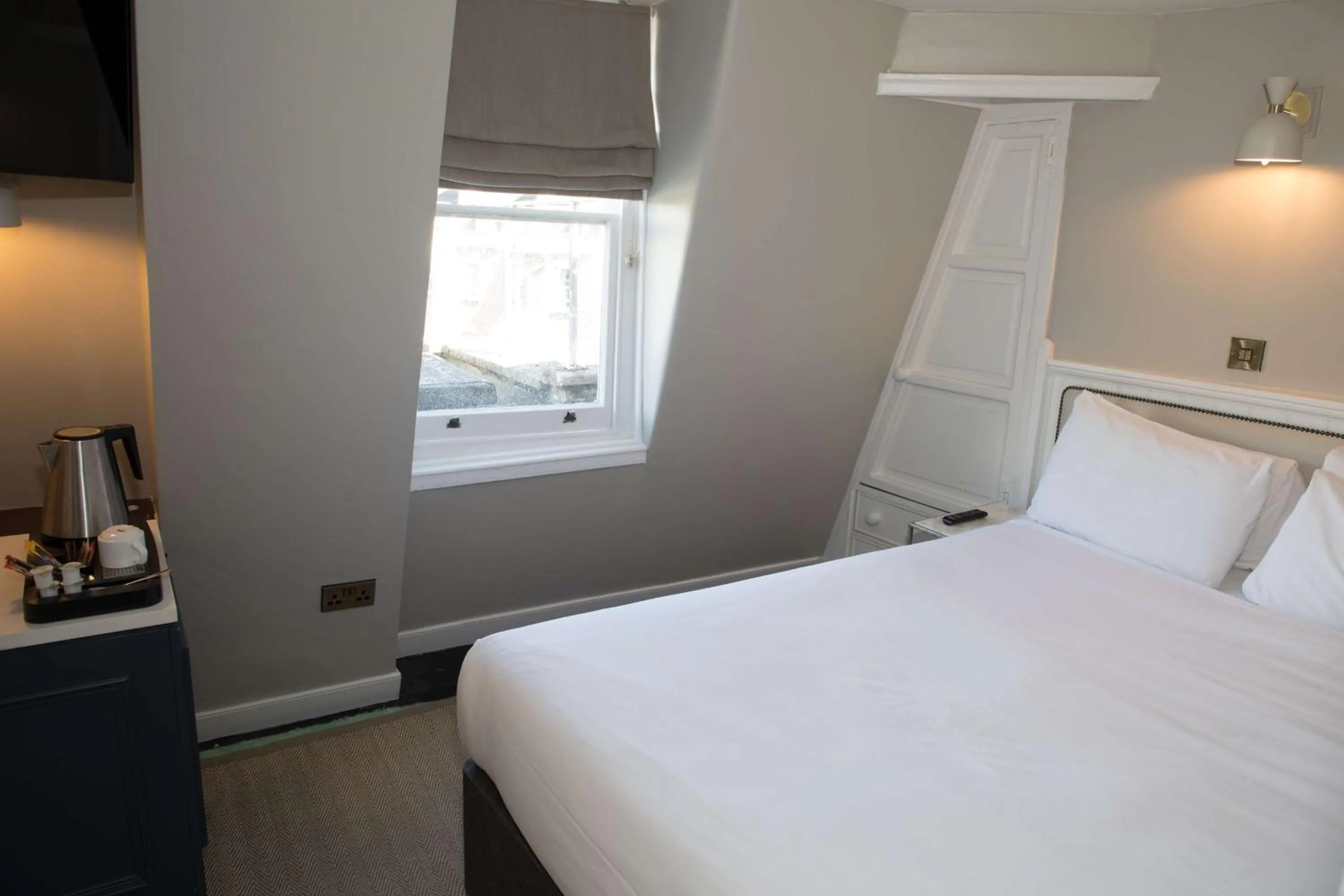 Bedroom, Bed in Henrietta House, a member of Radisson Individuals