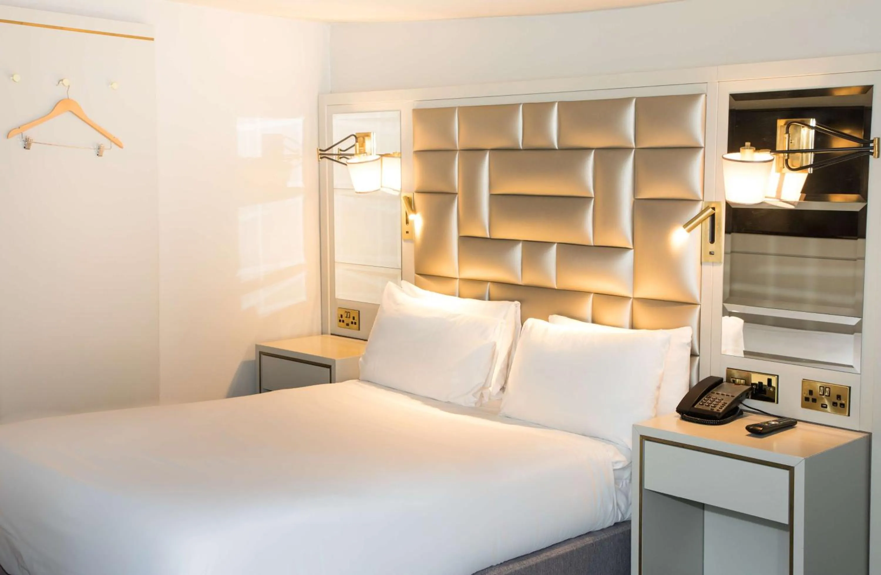 Bedroom, Bed in Henrietta House, a member of Radisson Individuals