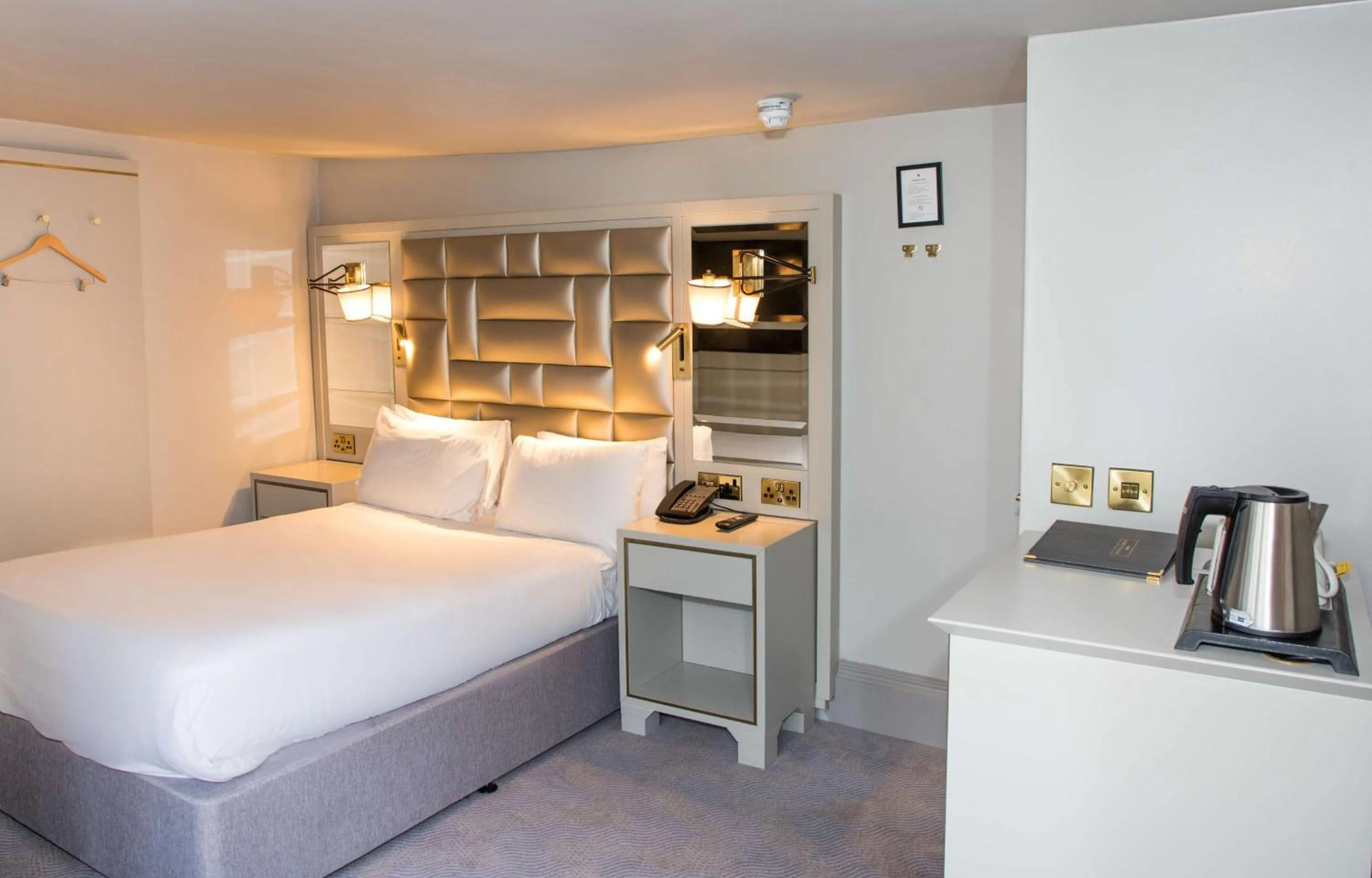 Bedroom, Bed in Henrietta House, a member of Radisson Individuals