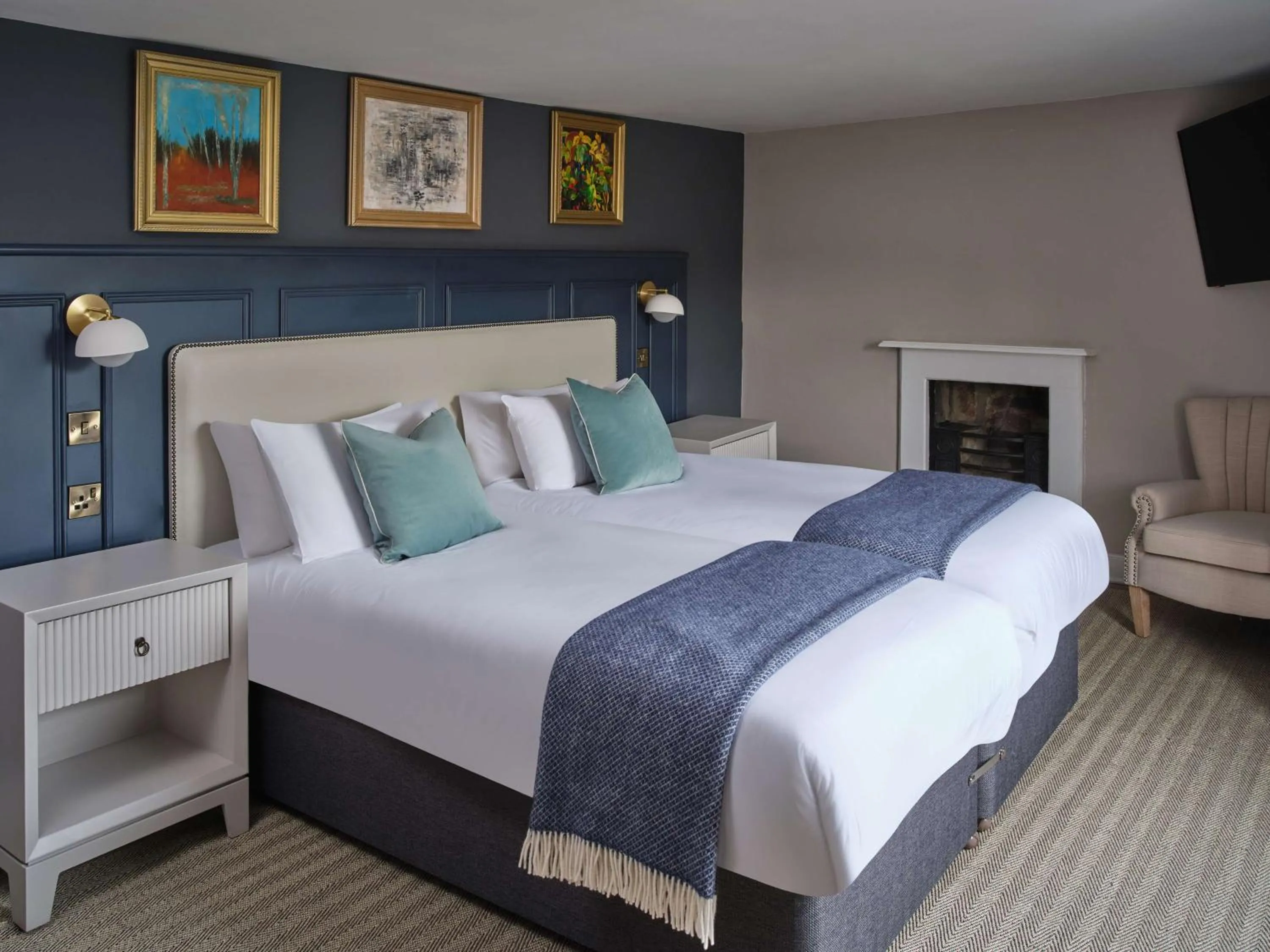 Photo of the whole room, Bed in Henrietta House, a member of Radisson Individuals