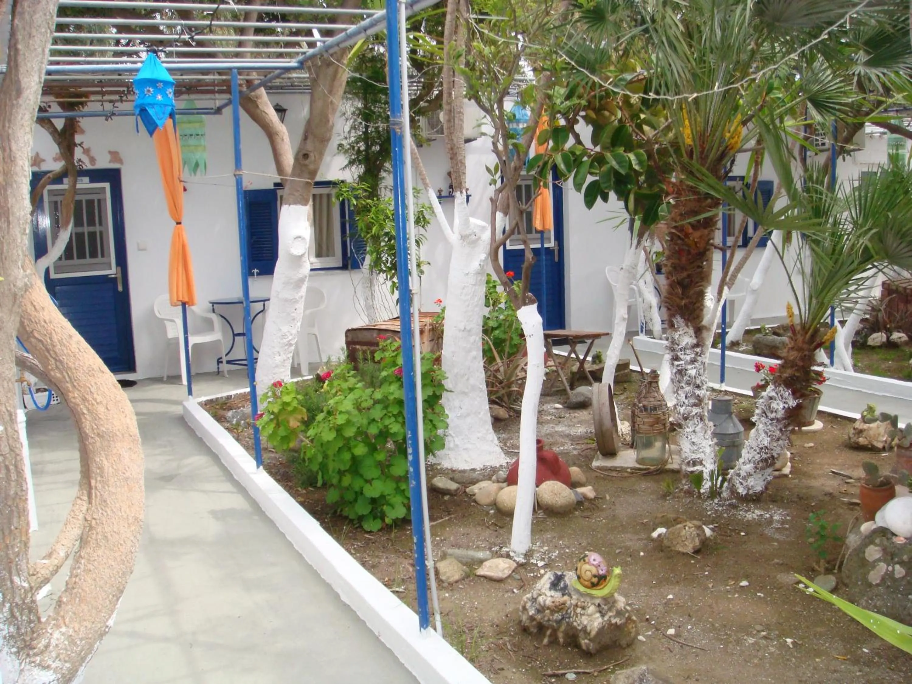 Garden in Boussetil Rooms CapAnMat