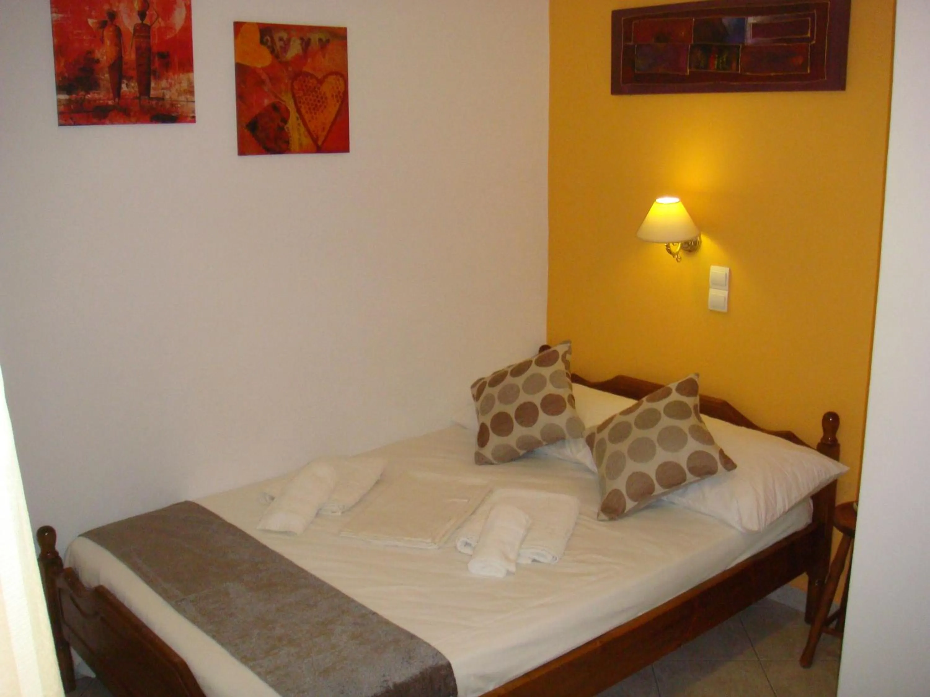 Photo of the whole room, Bed in Boussetil Rooms CapAnMat