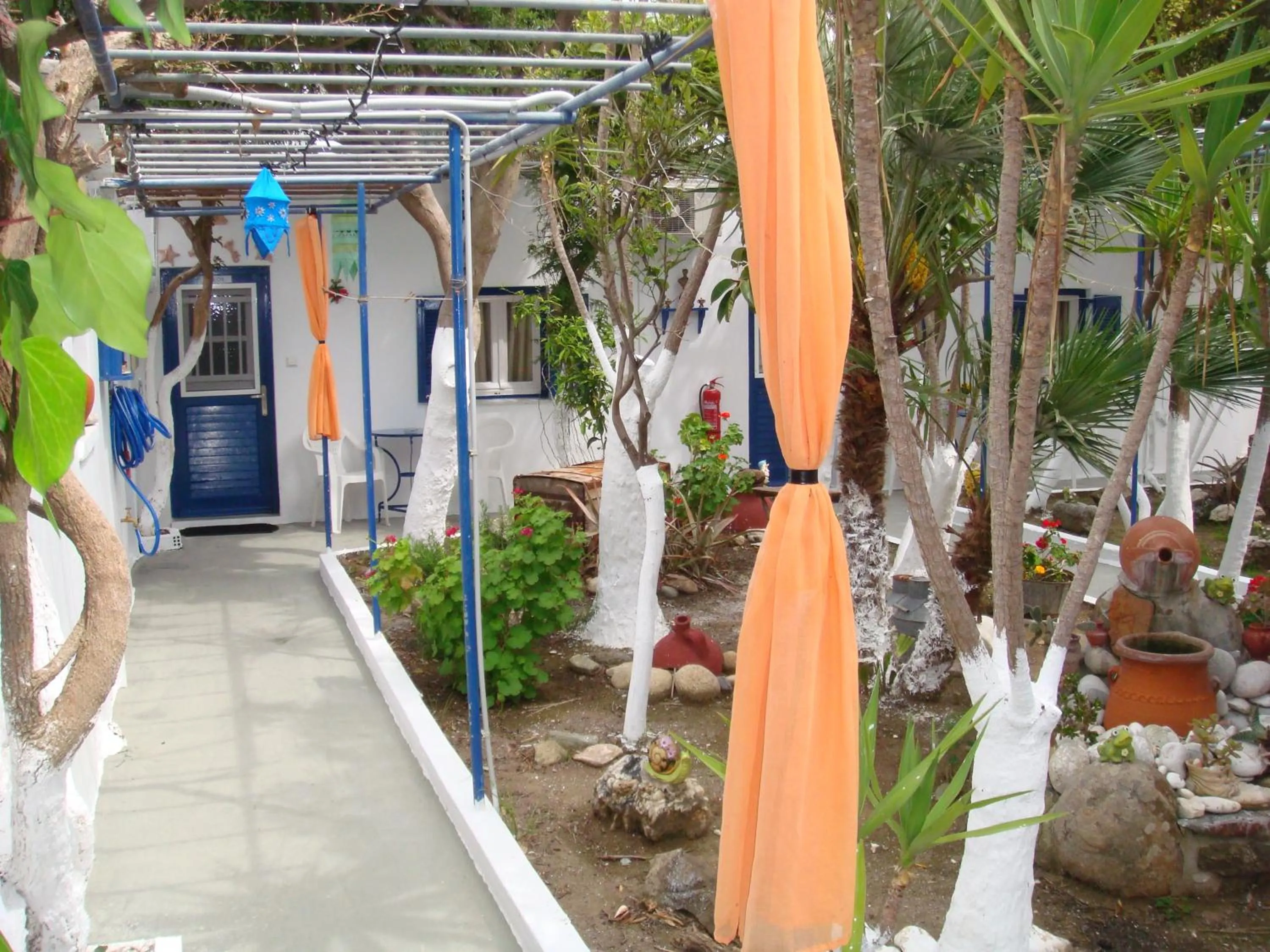 Garden in Boussetil Rooms CapAnMat