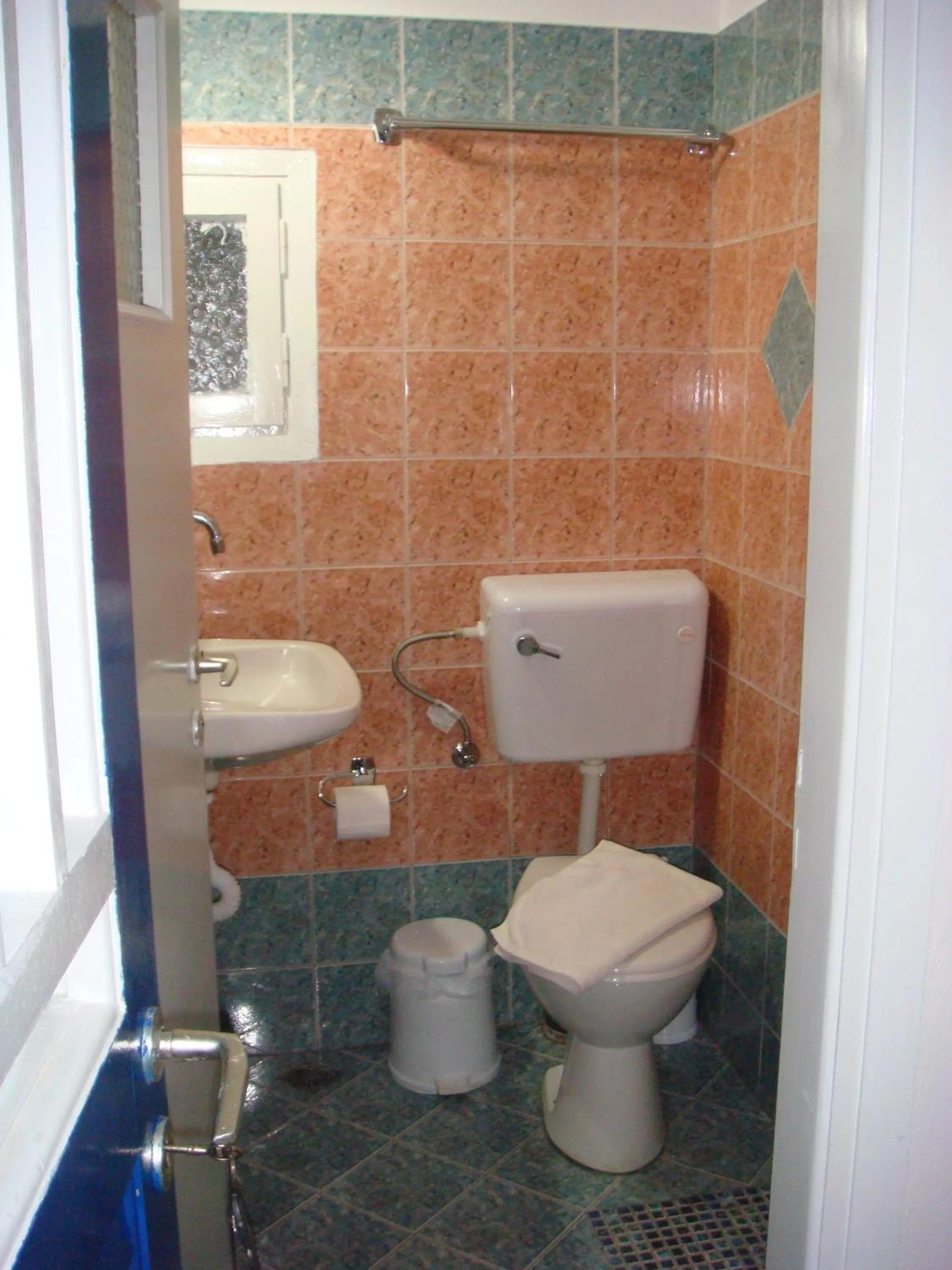 Bathroom in Boussetil Rooms CapAnMat