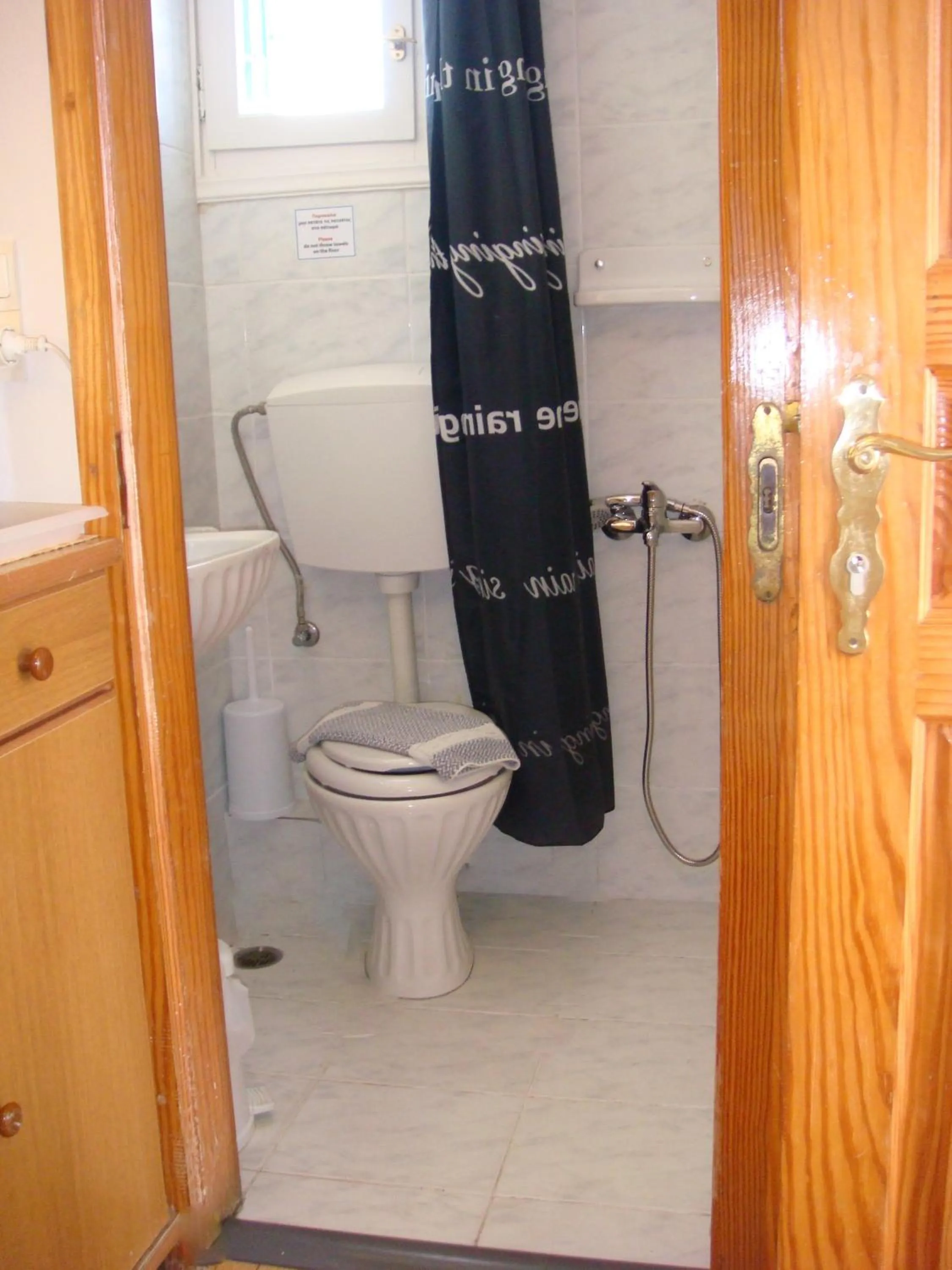 Shower in Boussetil Rooms CapAnMat