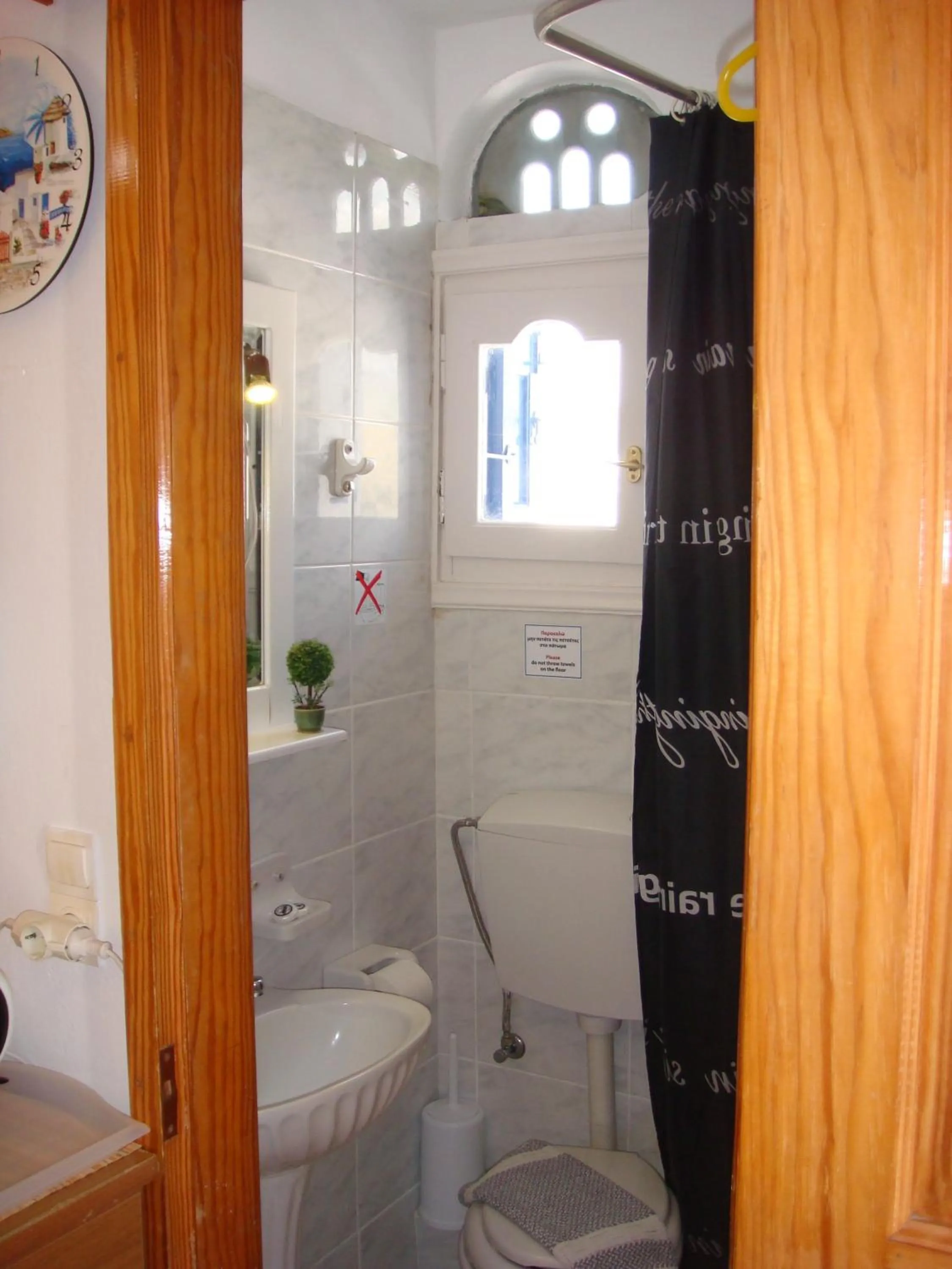 Shower in Boussetil Rooms CapAnMat