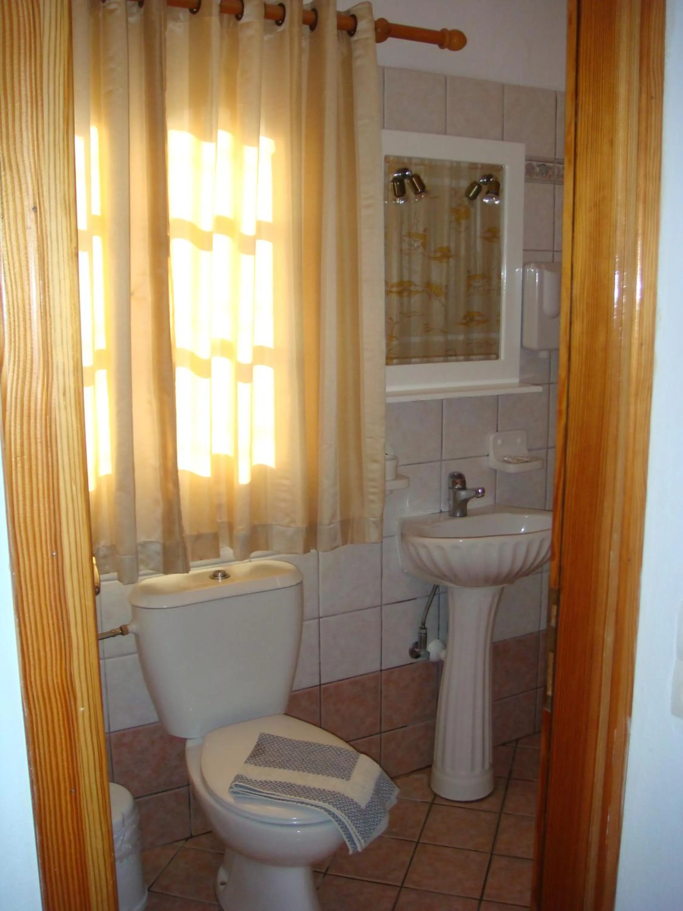 Shower in Boussetil Rooms CapAnMat