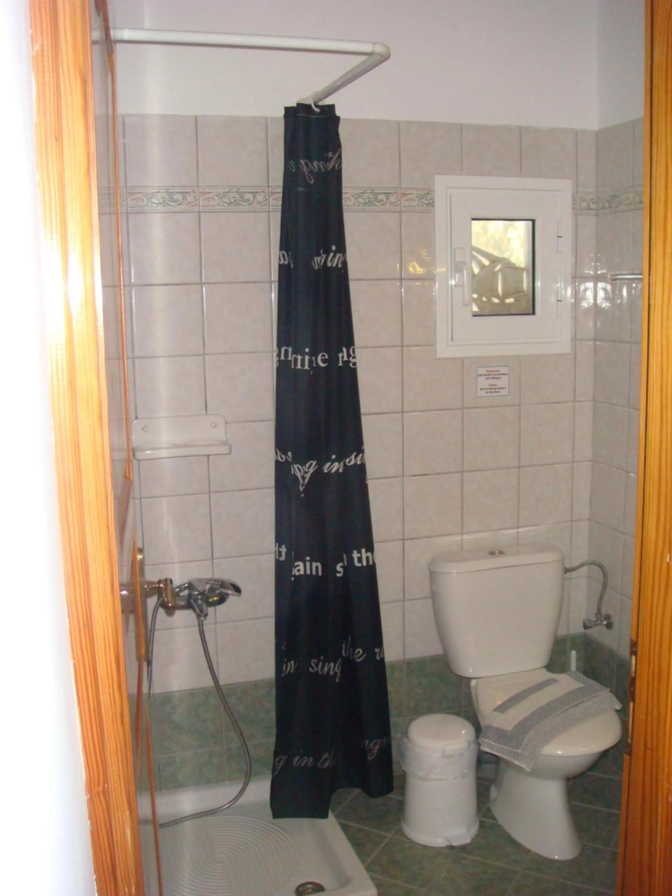 Shower in Boussetil Rooms CapAnMat