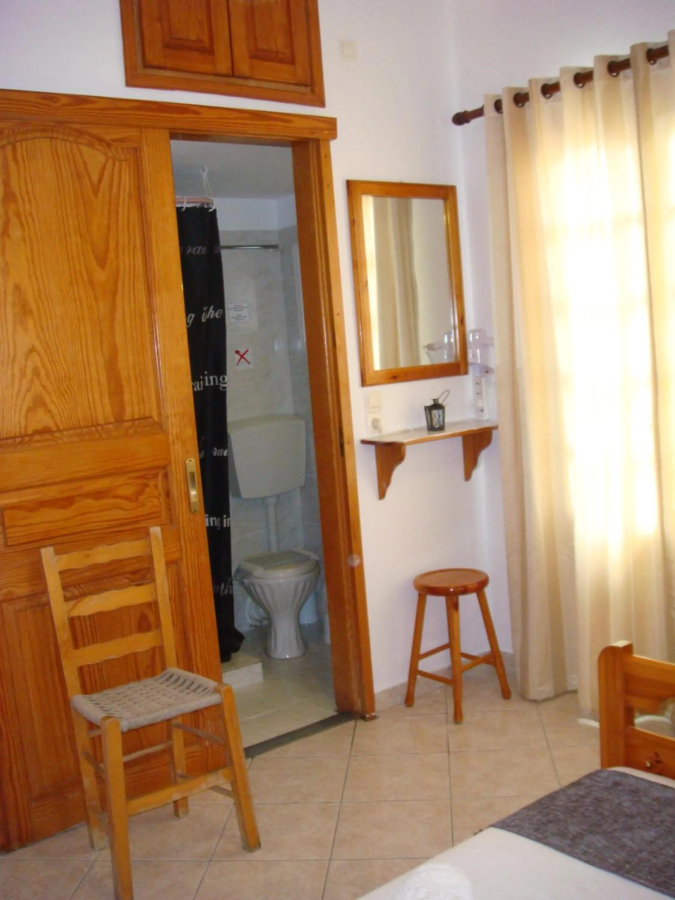 Toilet in Boussetil Rooms CapAnMat