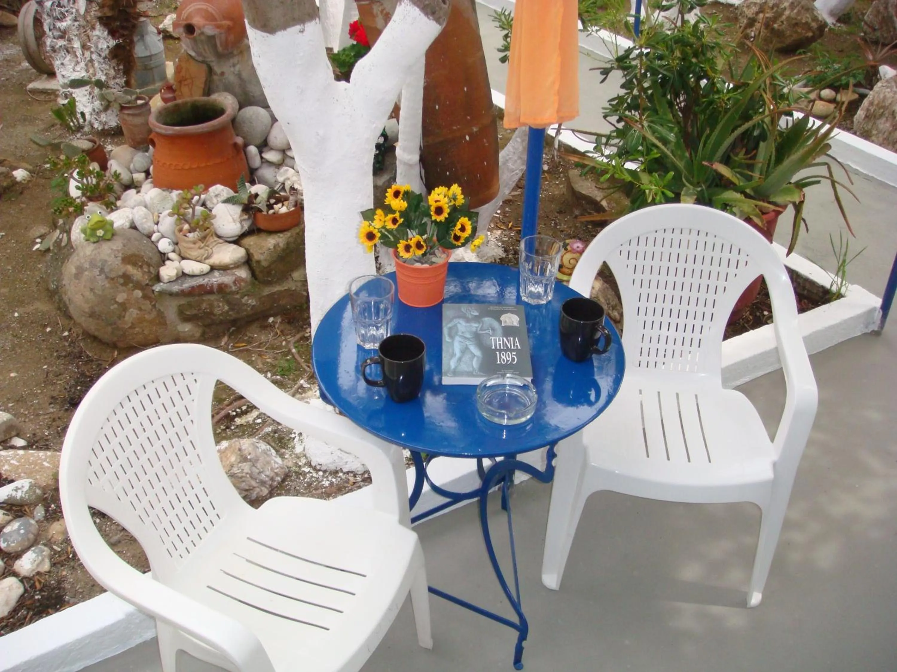 Decorative detail in Boussetil Rooms CapAnMat