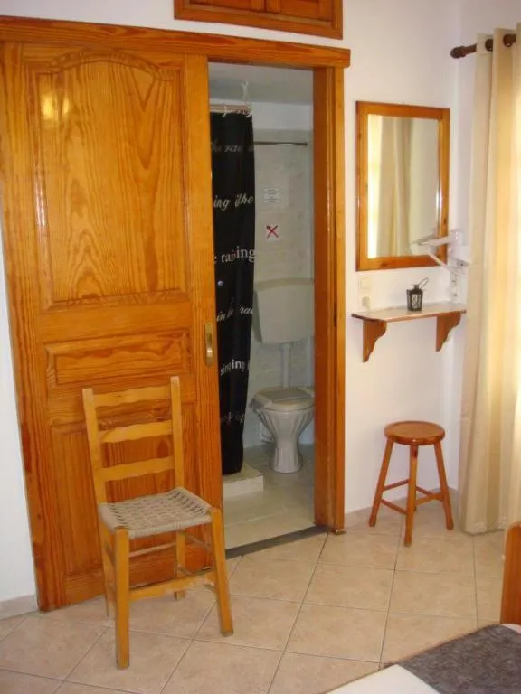 Toilet in Boussetil Rooms CapAnMat