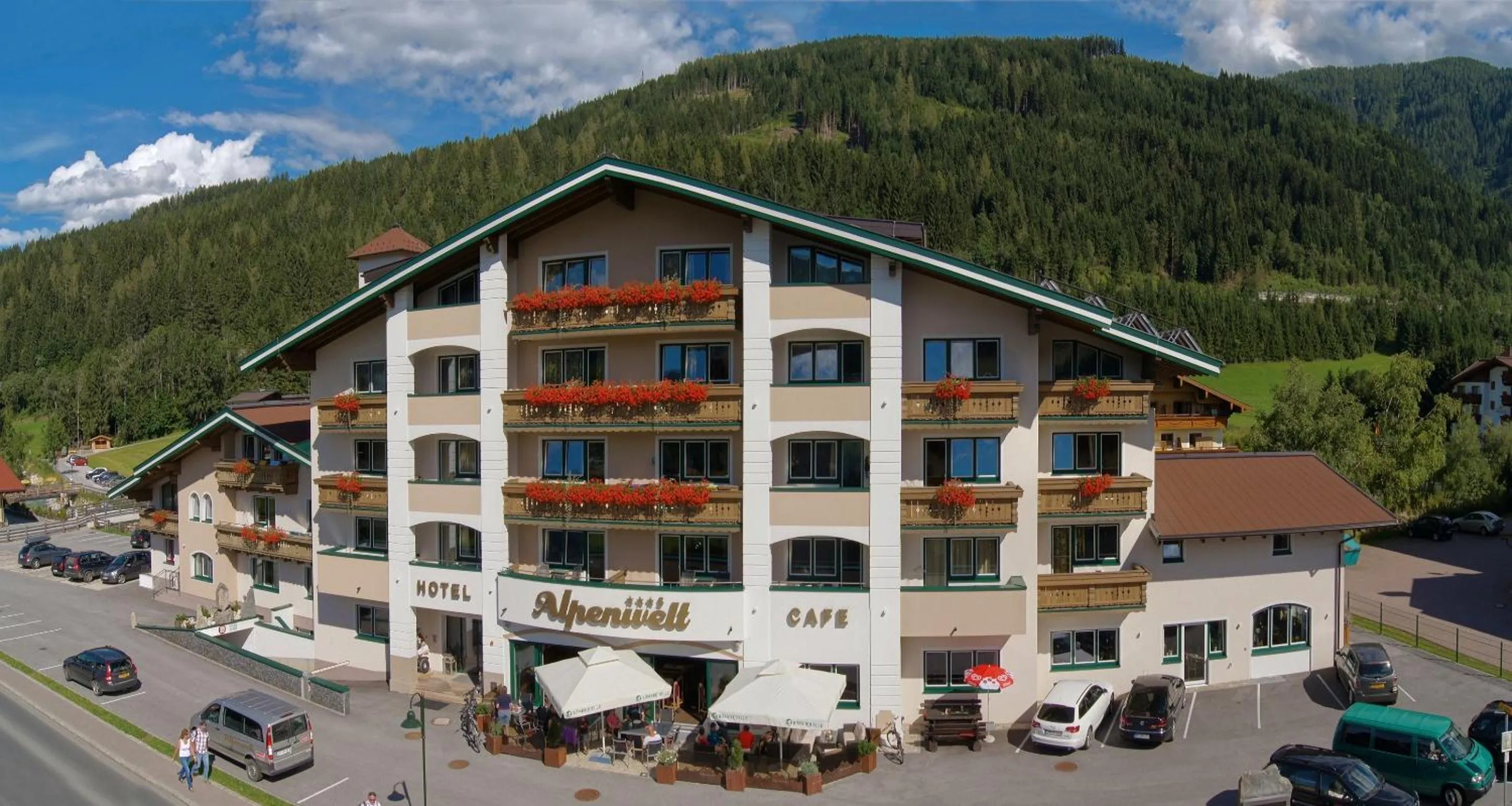 Facade/entrance in Hotel Alpenwelt Superior